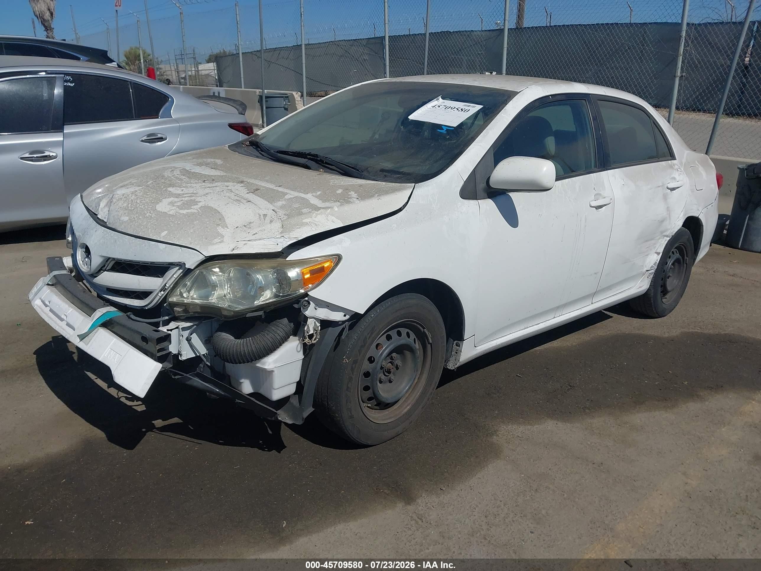 2011 Toyota Corolla Le White vin: JTDBU4EE6B9161847