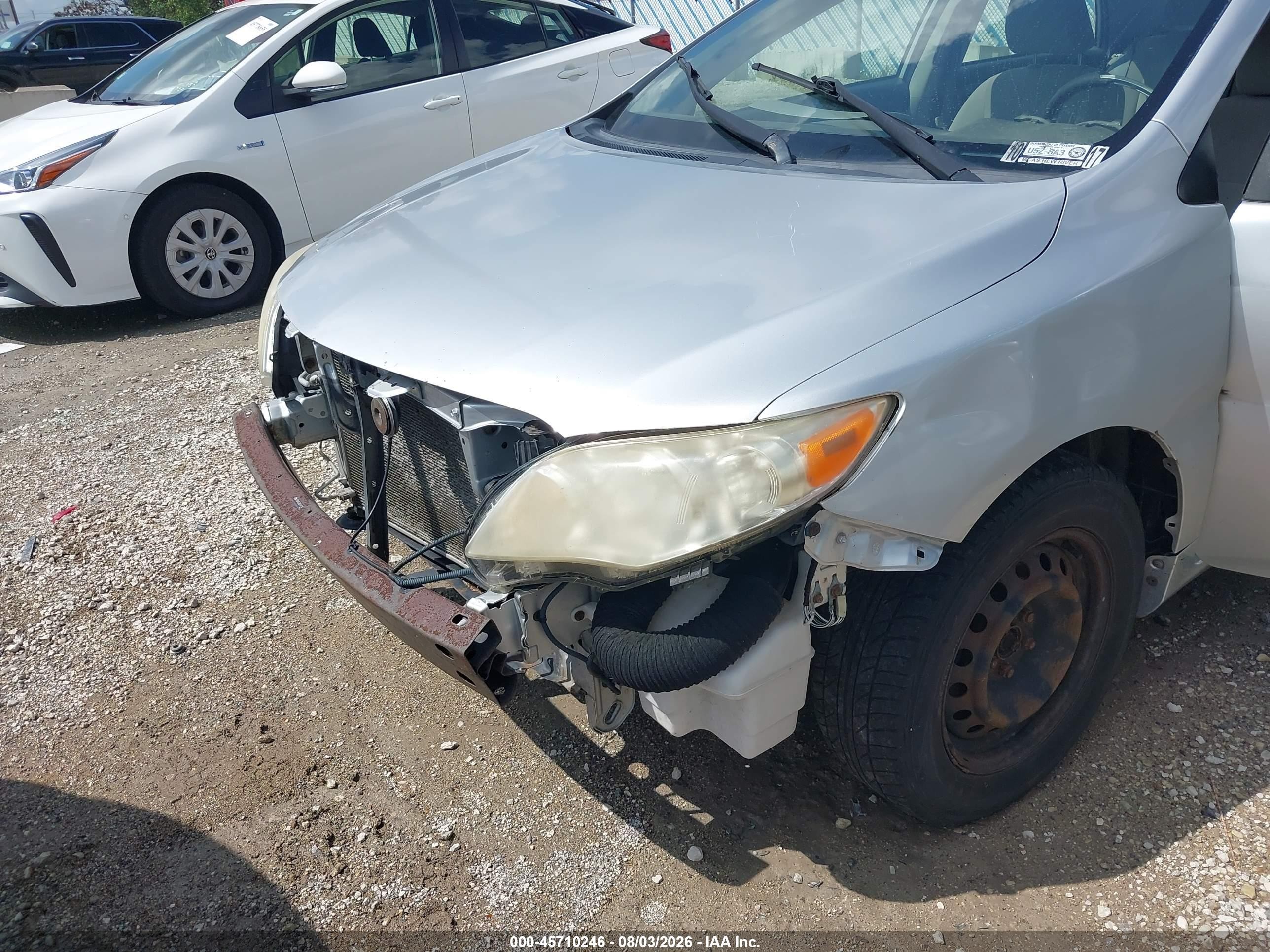 2011 Toyota Corolla Le Silver vin: JTDBU4EE6B9169138
