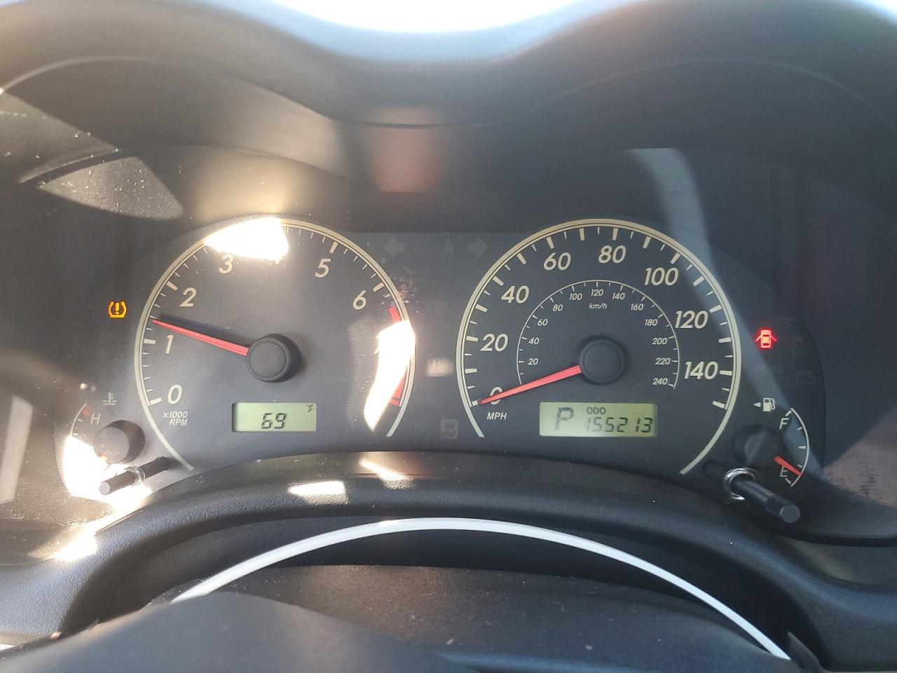 2011 Toyota Corolla Le White vin: JTDBU4EE6BJ091412