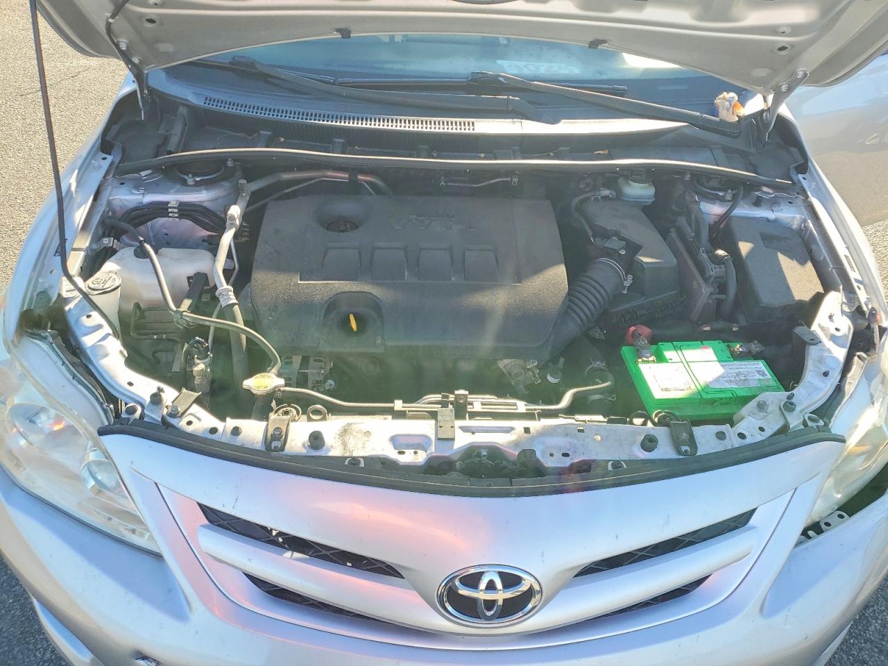 2011 Toyota Corolla Le White vin: JTDBU4EE6BJ091412