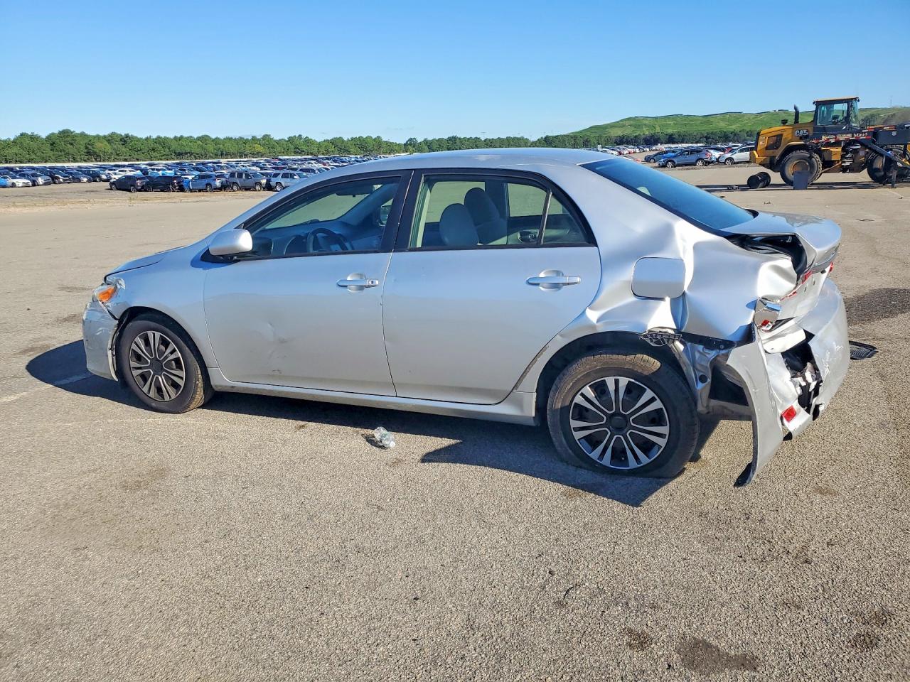 2011 Toyota Corolla Le White vin: JTDBU4EE6BJ091412