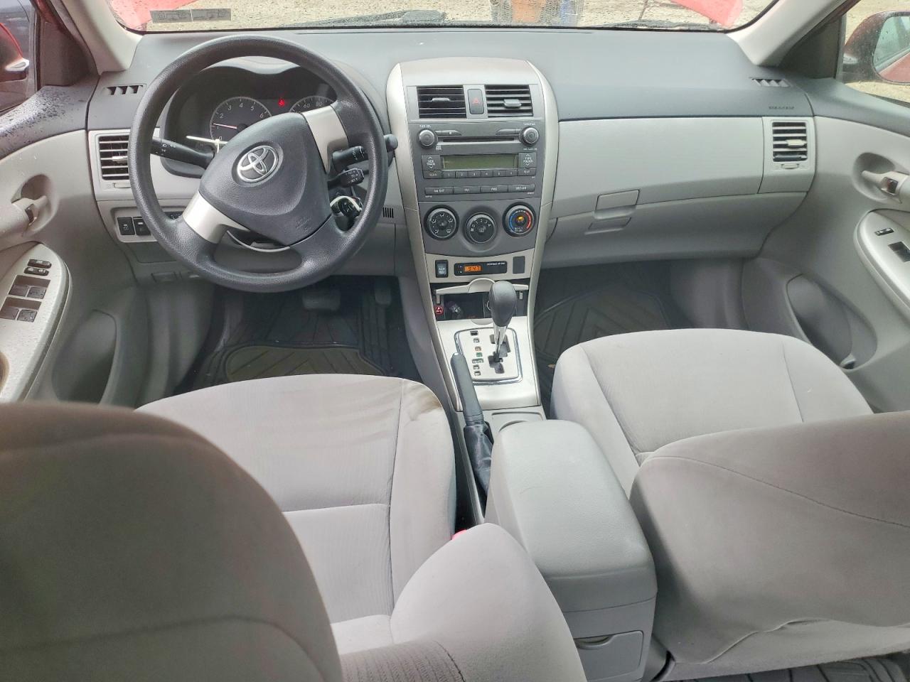 2011 Toyota Corolla Le Red vin: JTDBU4EE6BJ093158