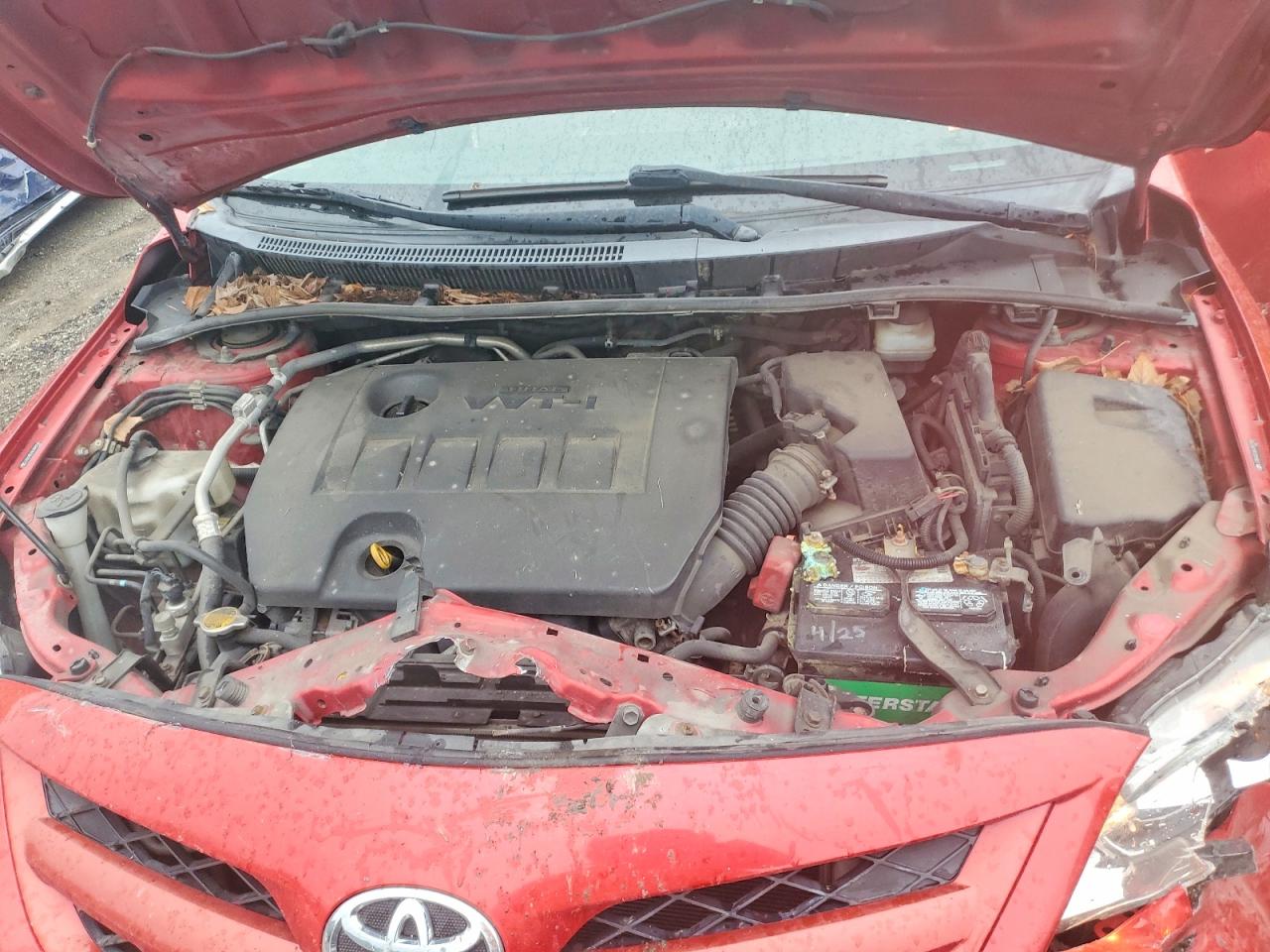 2011 Toyota Corolla Le Red vin: JTDBU4EE6BJ093158