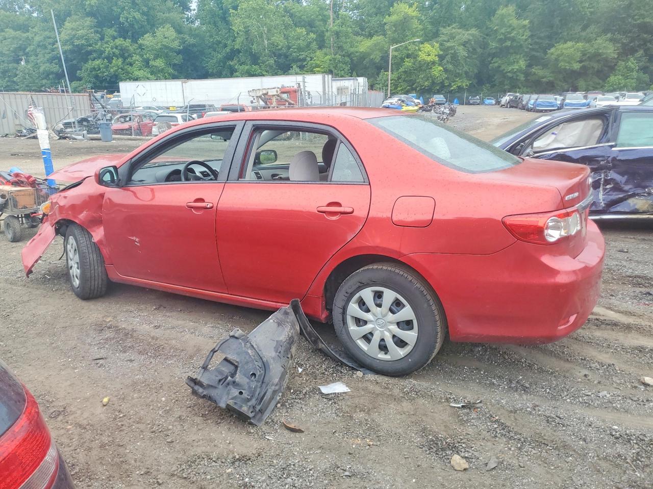 2011 Toyota Corolla Le Red vin: JTDBU4EE6BJ093158