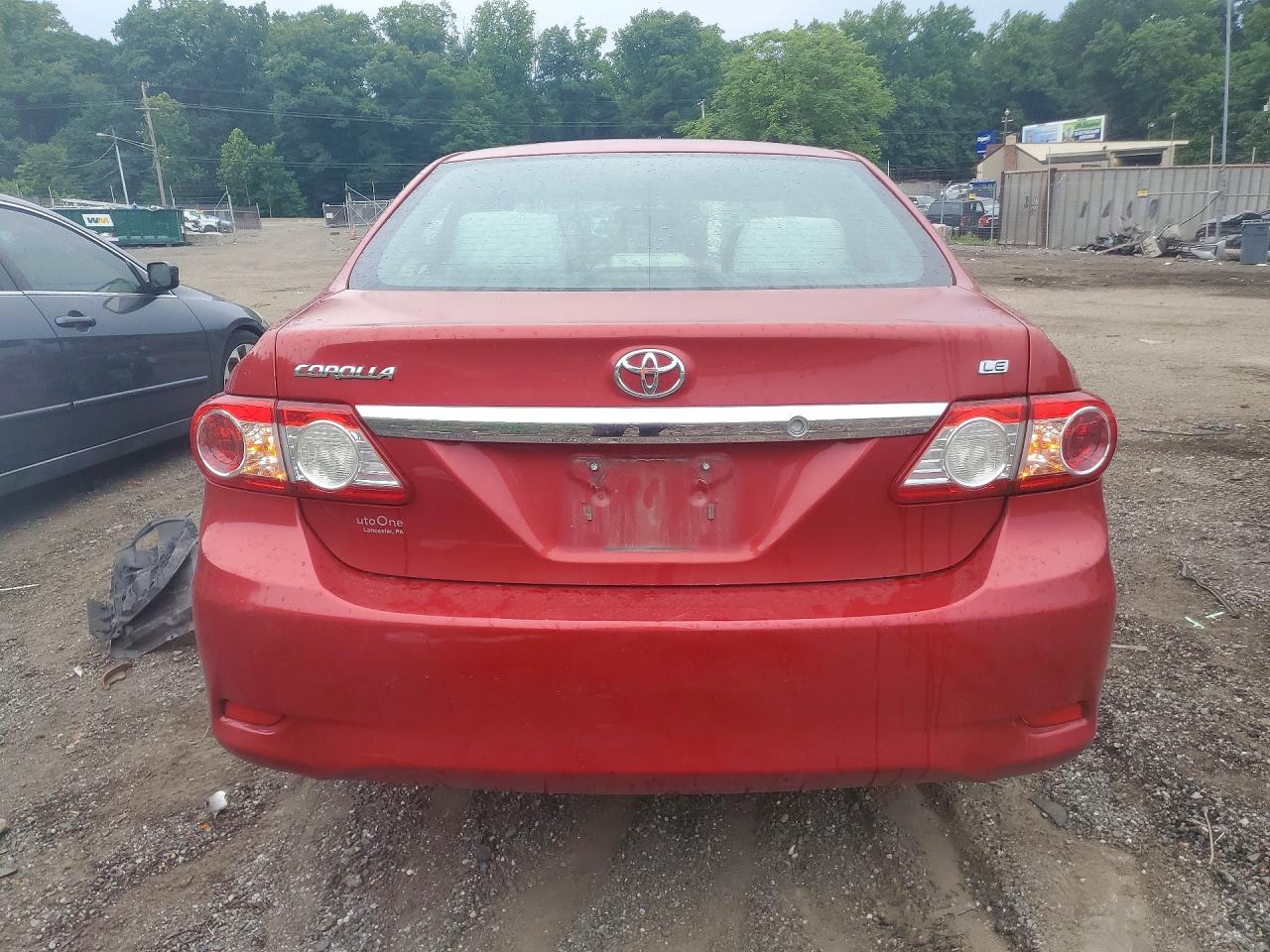 2011 Toyota Corolla Le Red vin: JTDBU4EE6BJ093158
