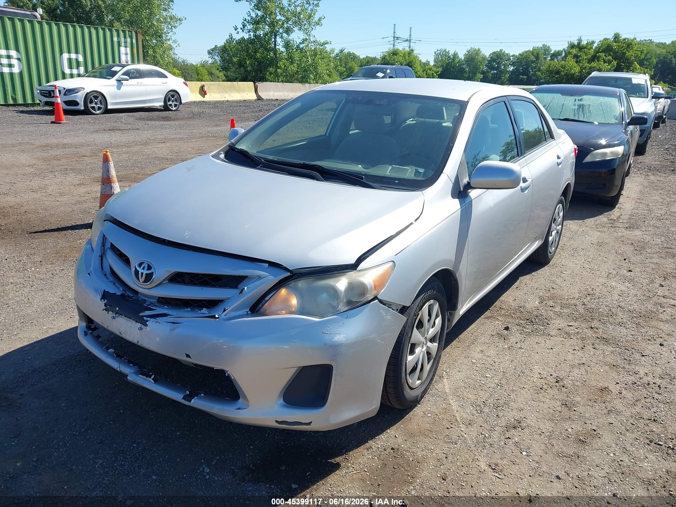 2011 Toyota Corolla Le Silver vin: JTDBU4EE6BJ095654