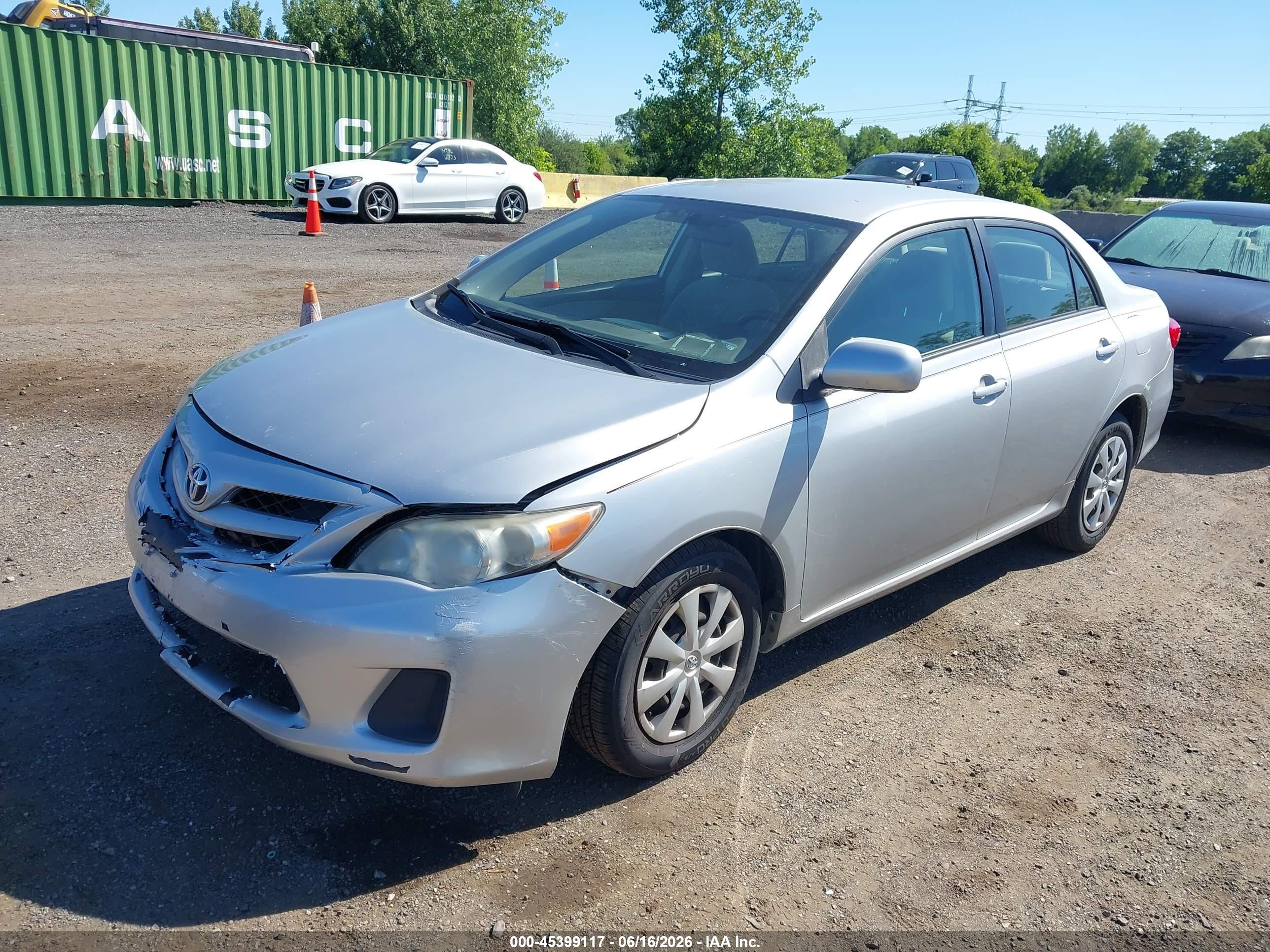 2011 Toyota Corolla Le Silver vin: JTDBU4EE6BJ095654