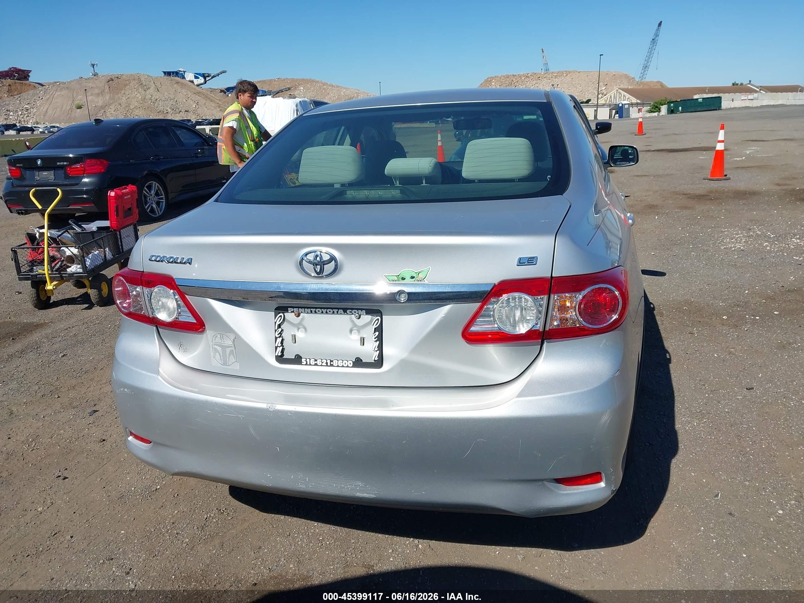 2011 Toyota Corolla Le Silver vin: JTDBU4EE6BJ095654