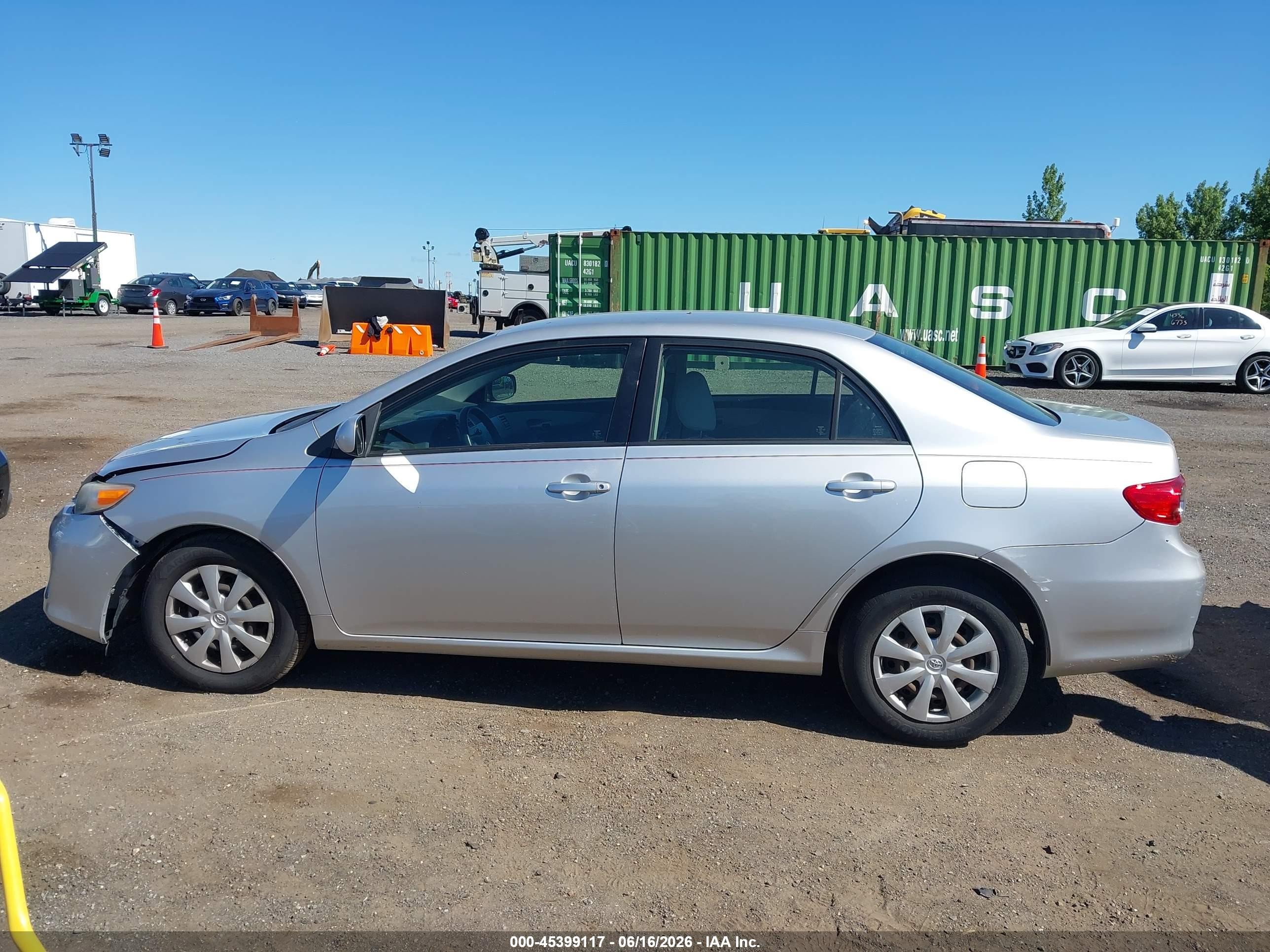 2011 Toyota Corolla Le Silver vin: JTDBU4EE6BJ095654