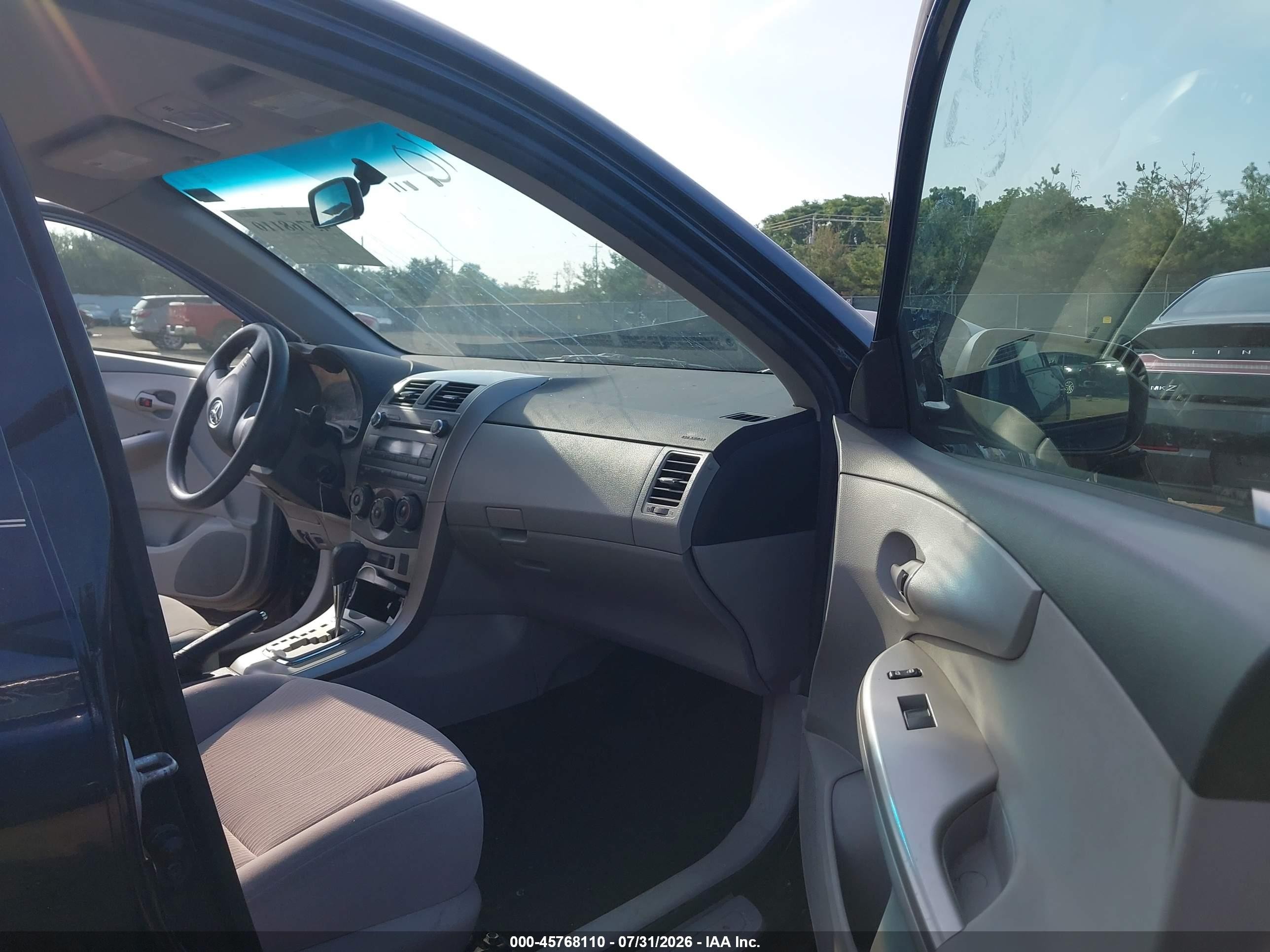 2011 Toyota Corolla Le Gray vin: JTDBU4EE6BJ100383