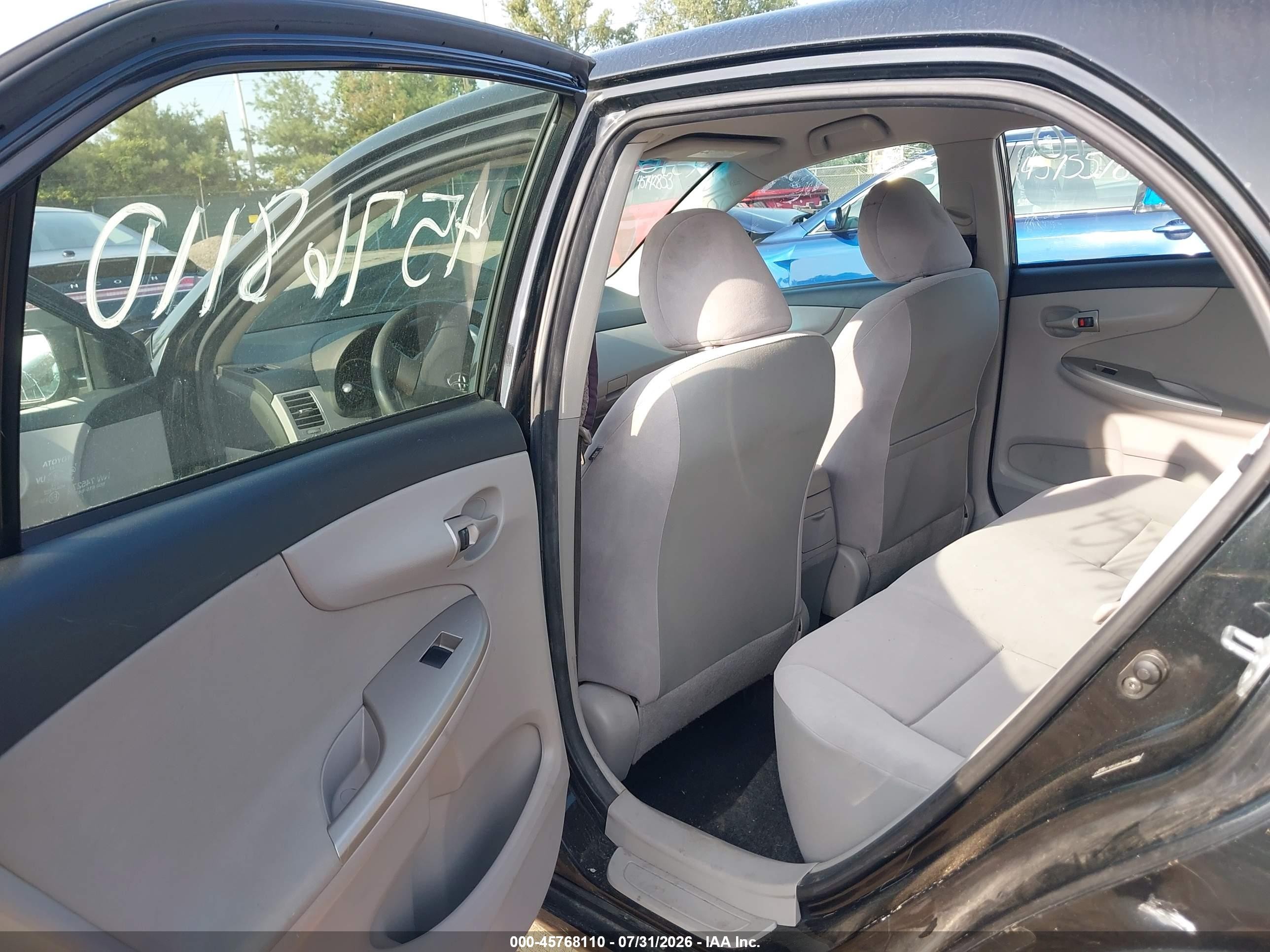 2011 Toyota Corolla Le Gray vin: JTDBU4EE6BJ100383
