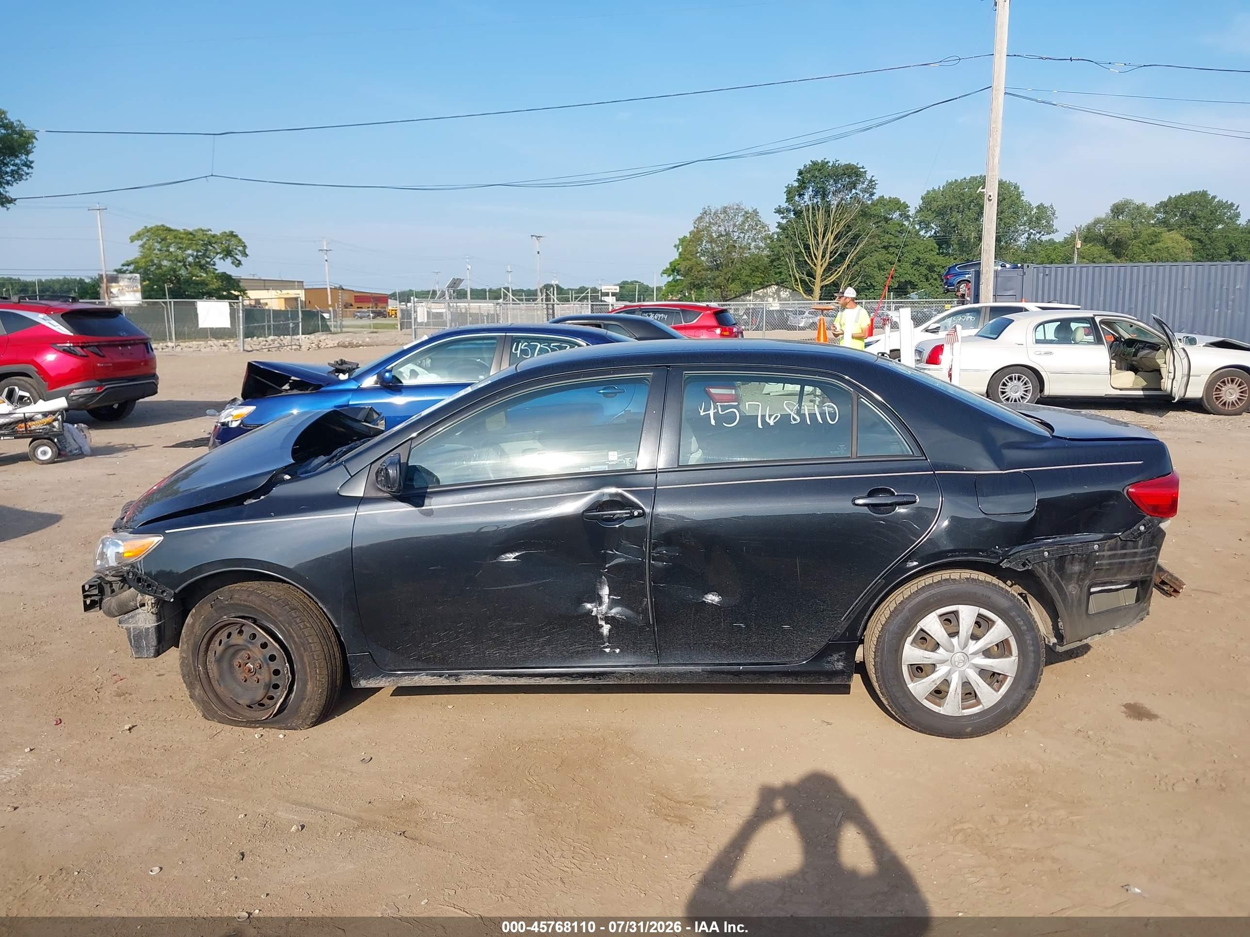 2011 Toyota Corolla Le Gray vin: JTDBU4EE6BJ100383