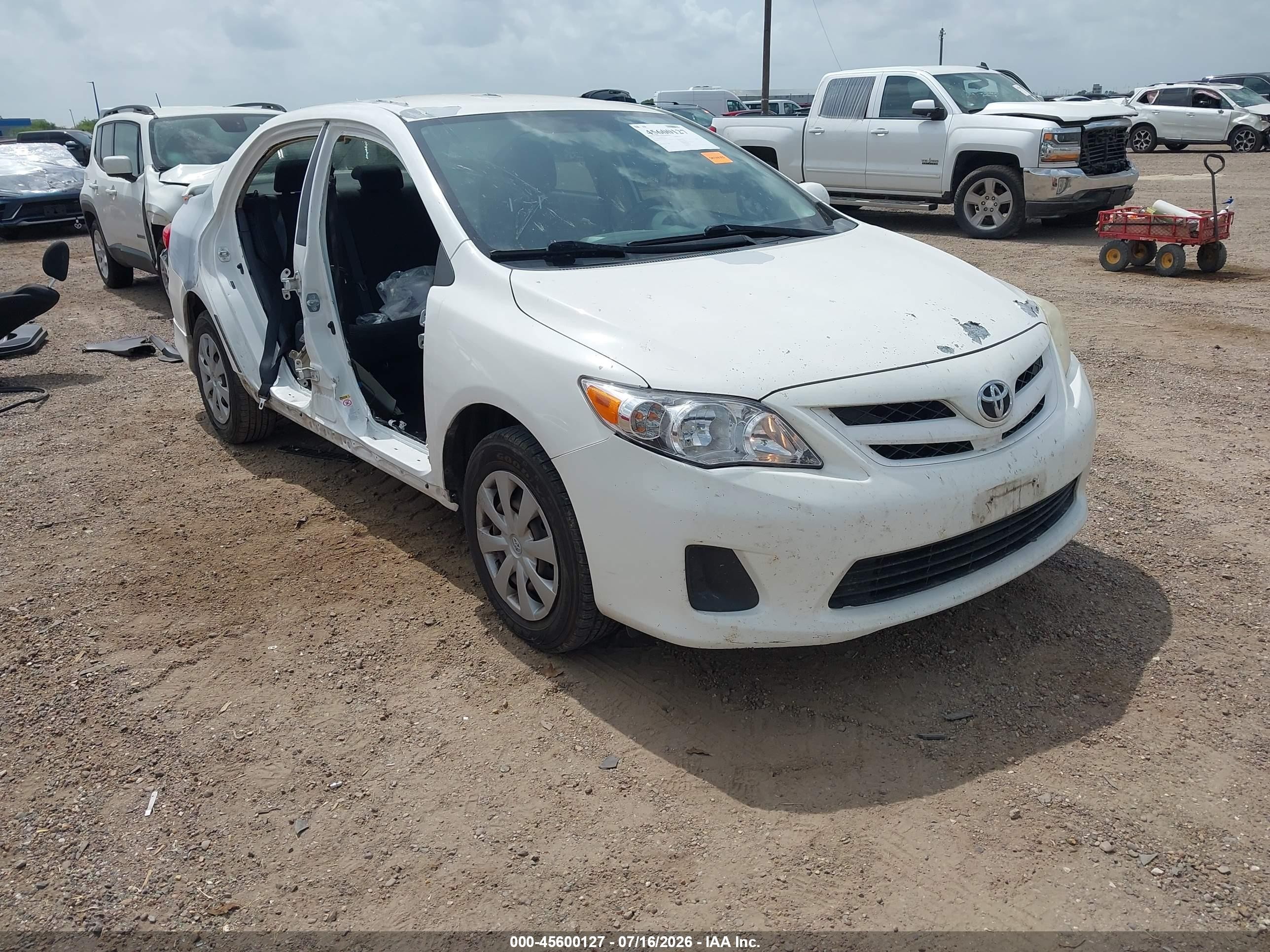 2011 Toyota Corolla Le White vin: JTDBU4EE6BJ108015