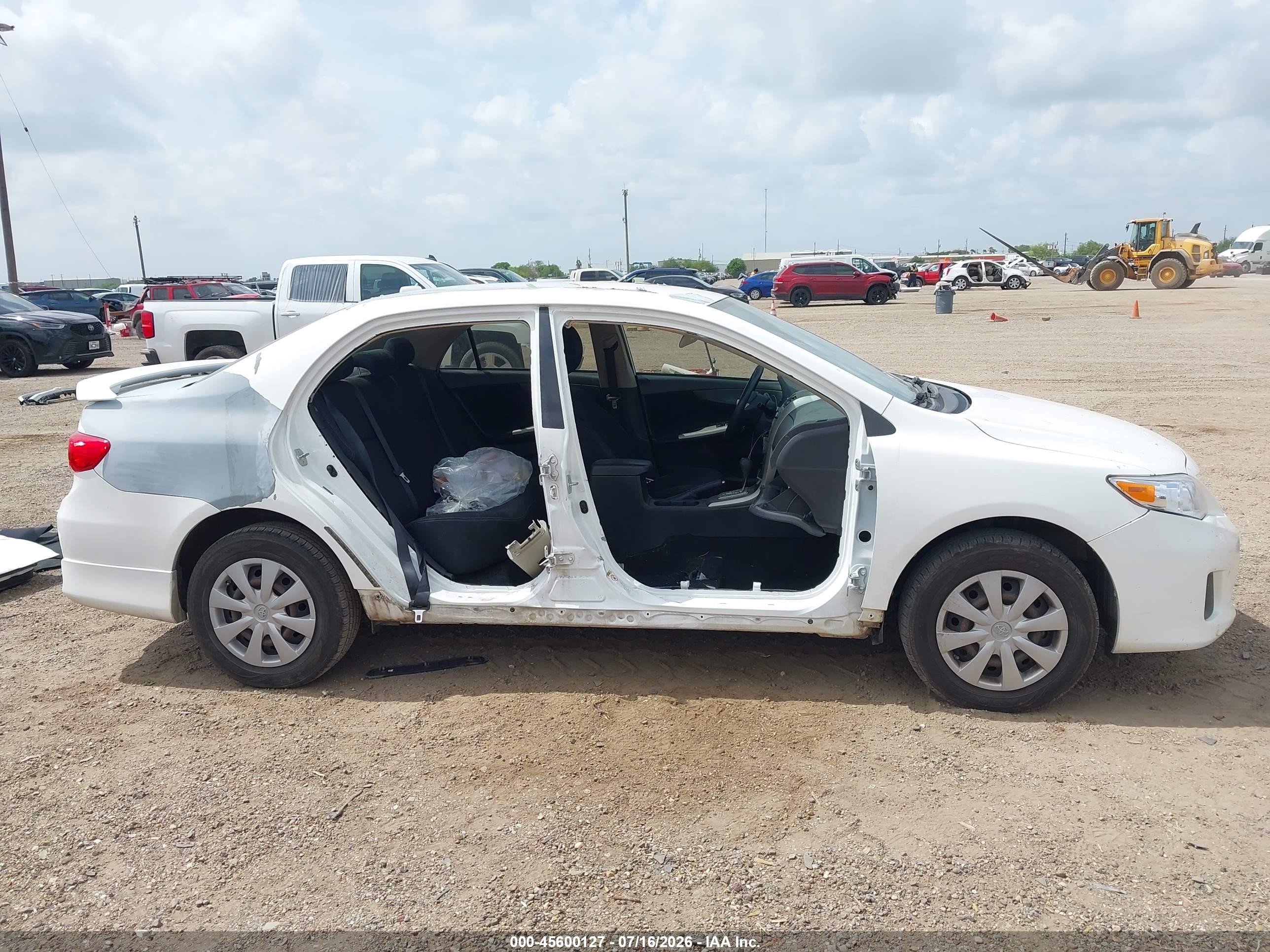 2011 Toyota Corolla Le Белый vin: JTDBU4EE6BJ108015
