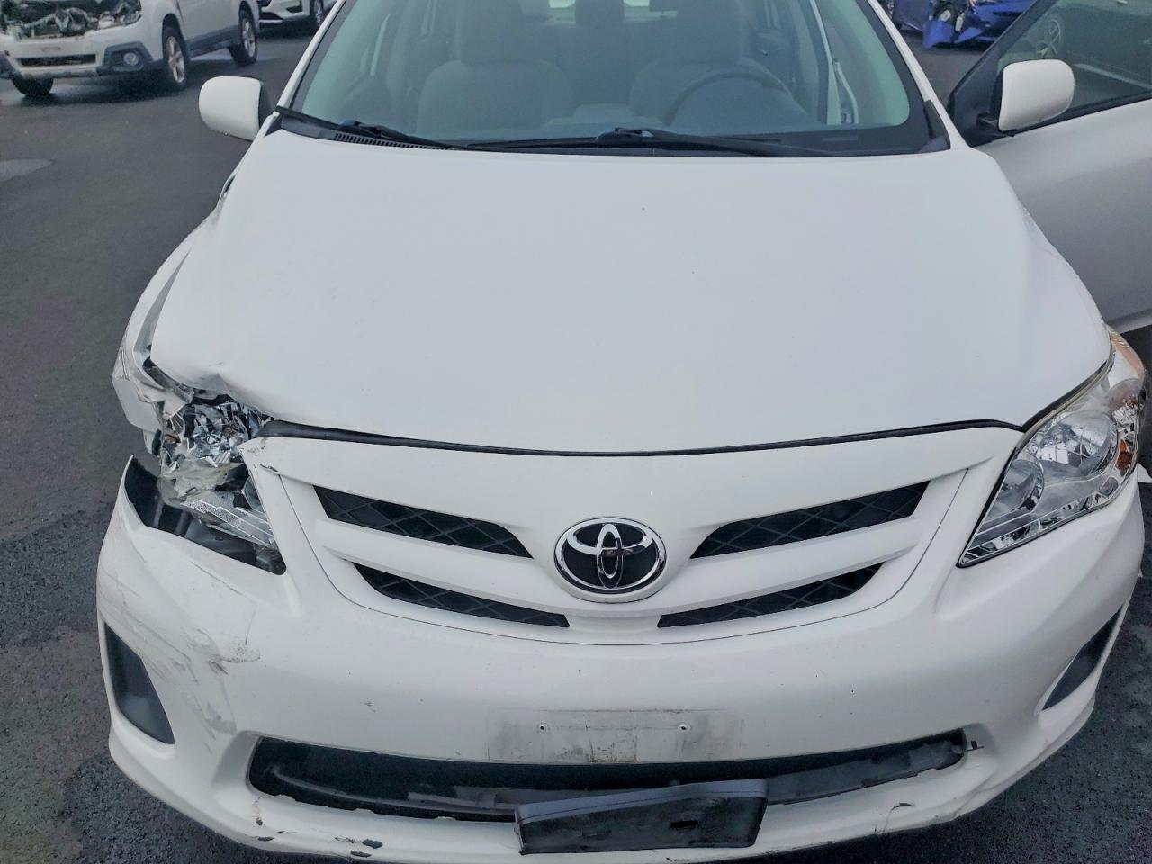 2012 Toyota Corolla Base White vin: JTDBU4EE6C9175930
