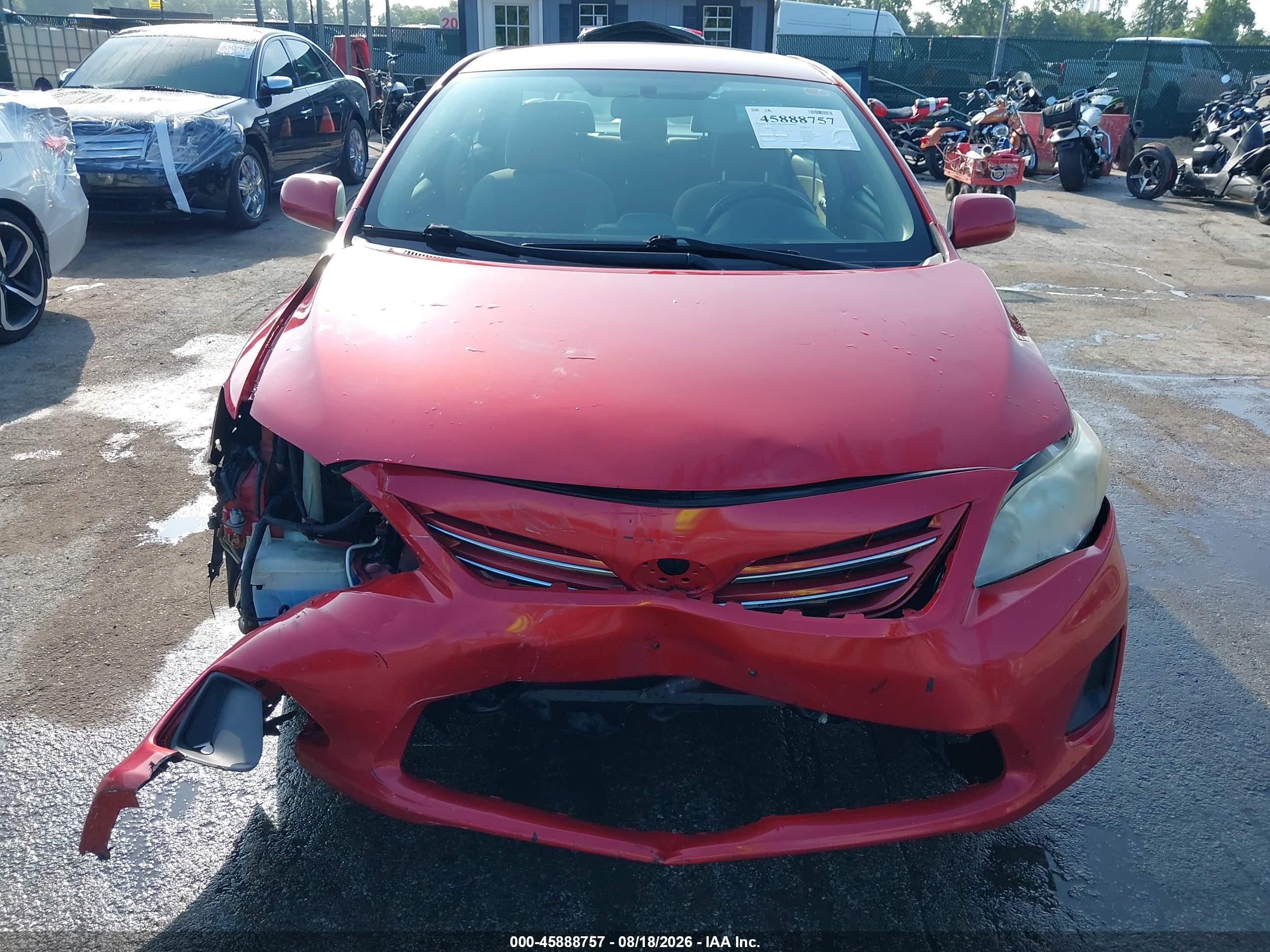 2013 Toyota Corolla Le Red vin: JTDBU4EE6DJ117610