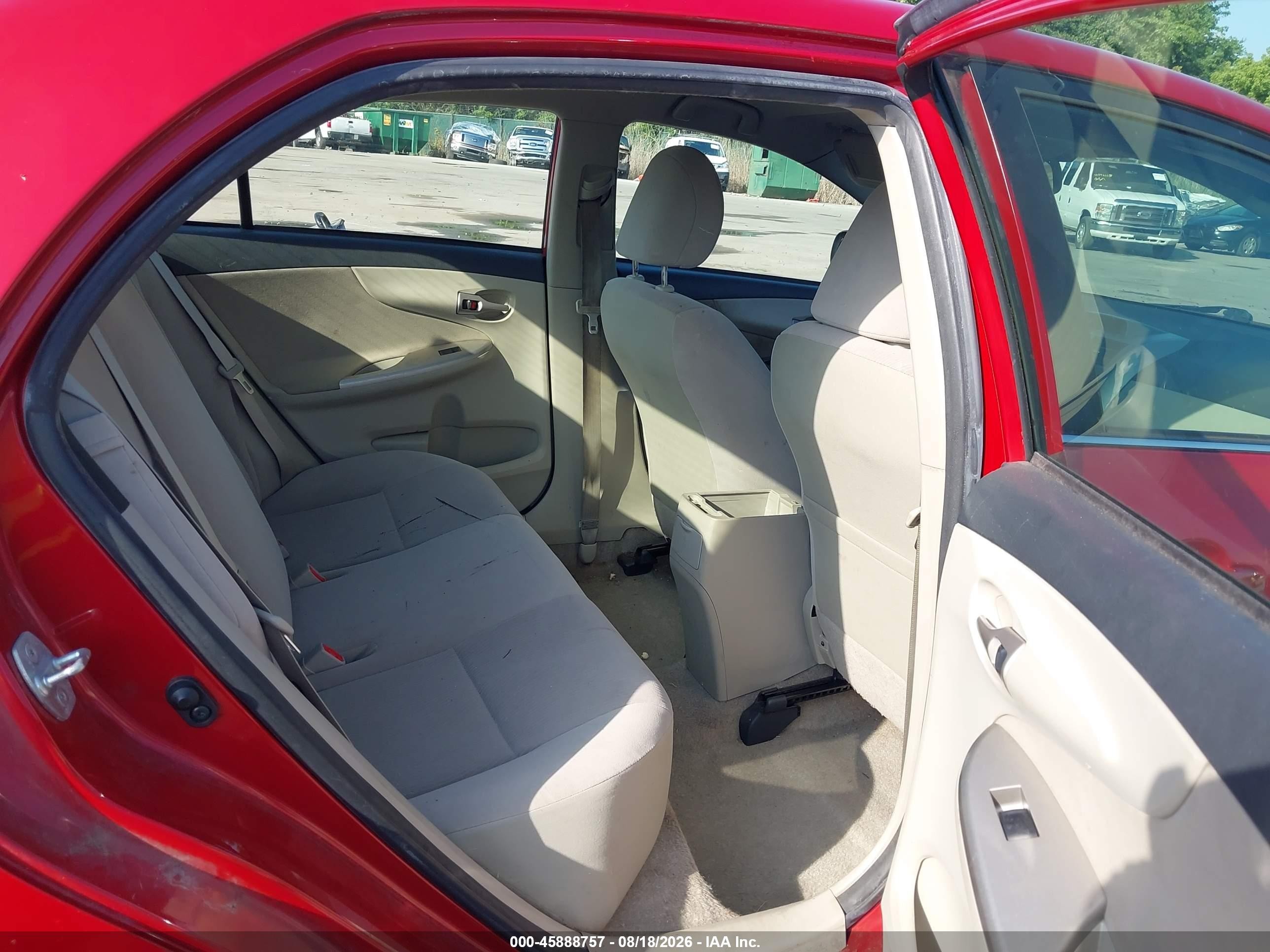 2013 Toyota Corolla Le Red vin: JTDBU4EE6DJ117610