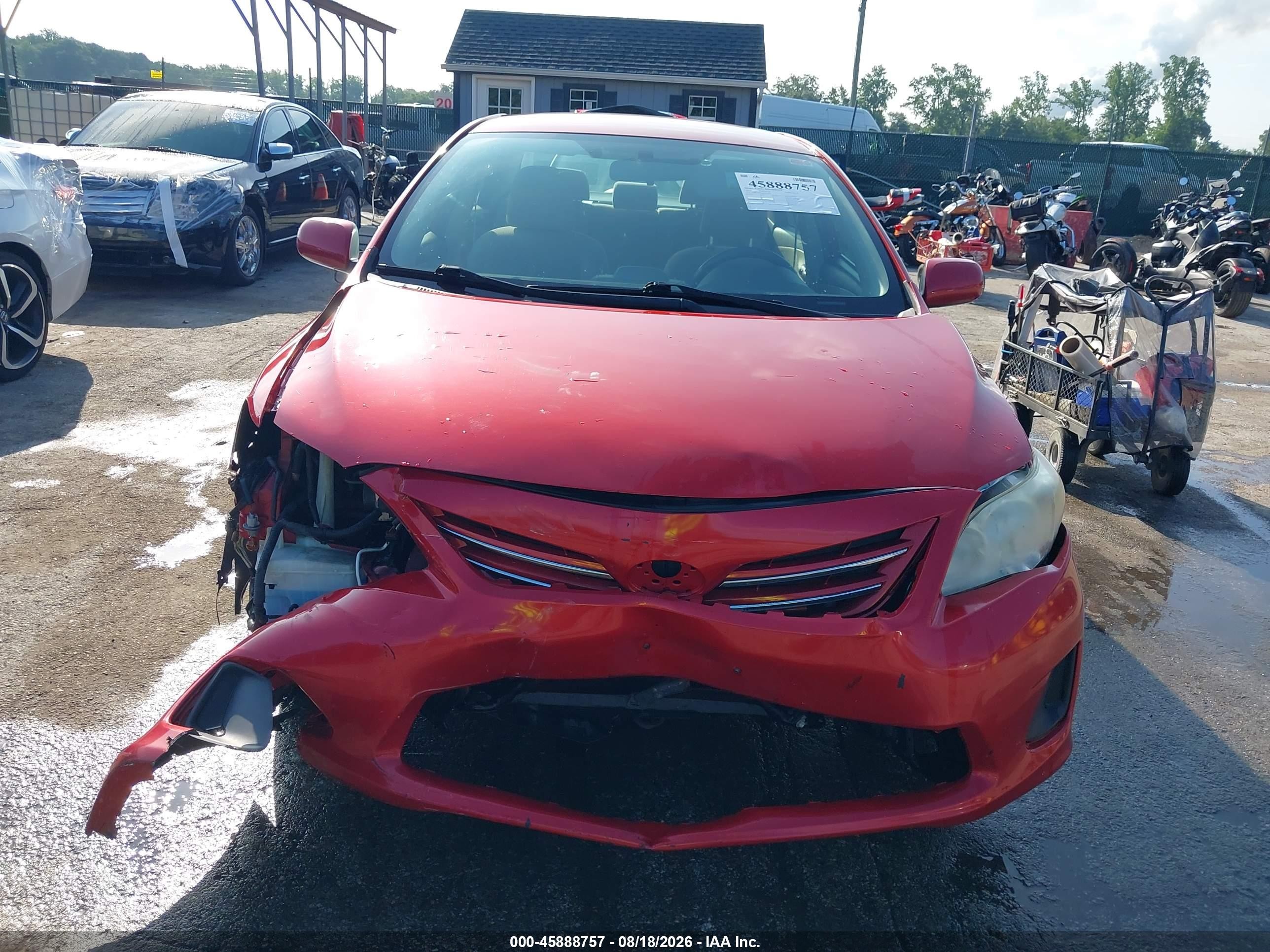 2013 Toyota Corolla Le Red vin: JTDBU4EE6DJ117610