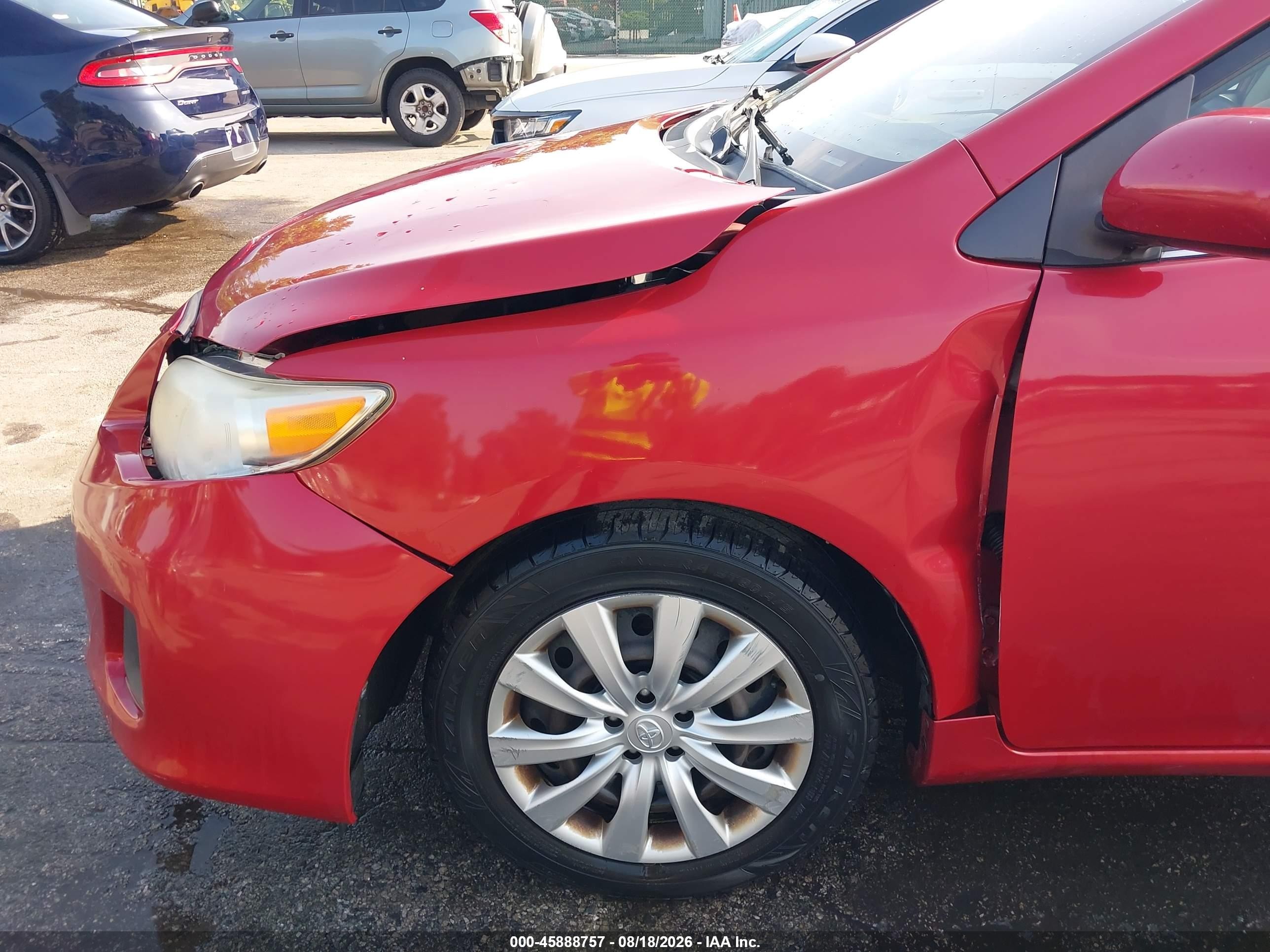 2013 Toyota Corolla Le Red vin: JTDBU4EE6DJ117610