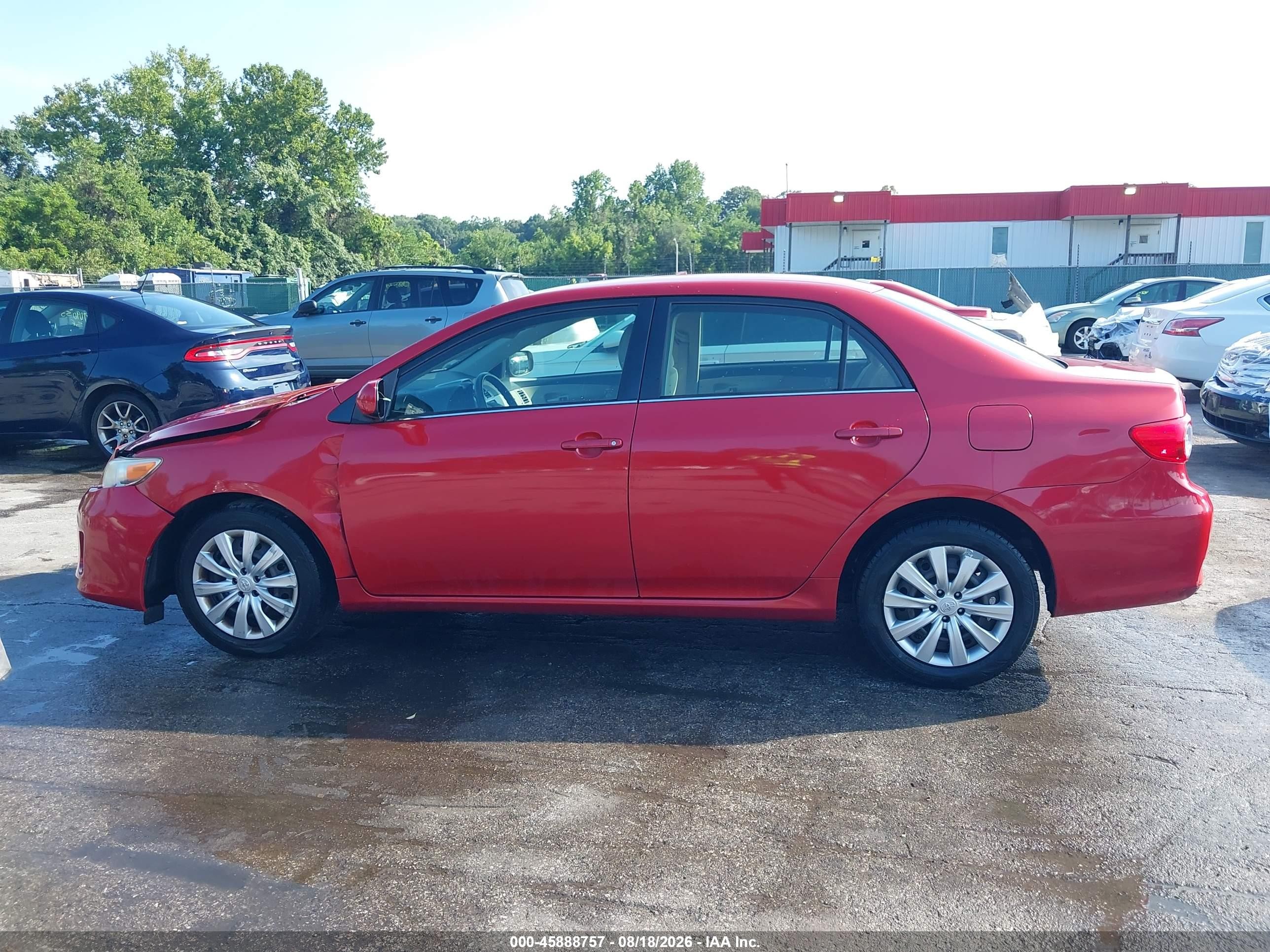 2013 Toyota Corolla Le Red vin: JTDBU4EE6DJ117610