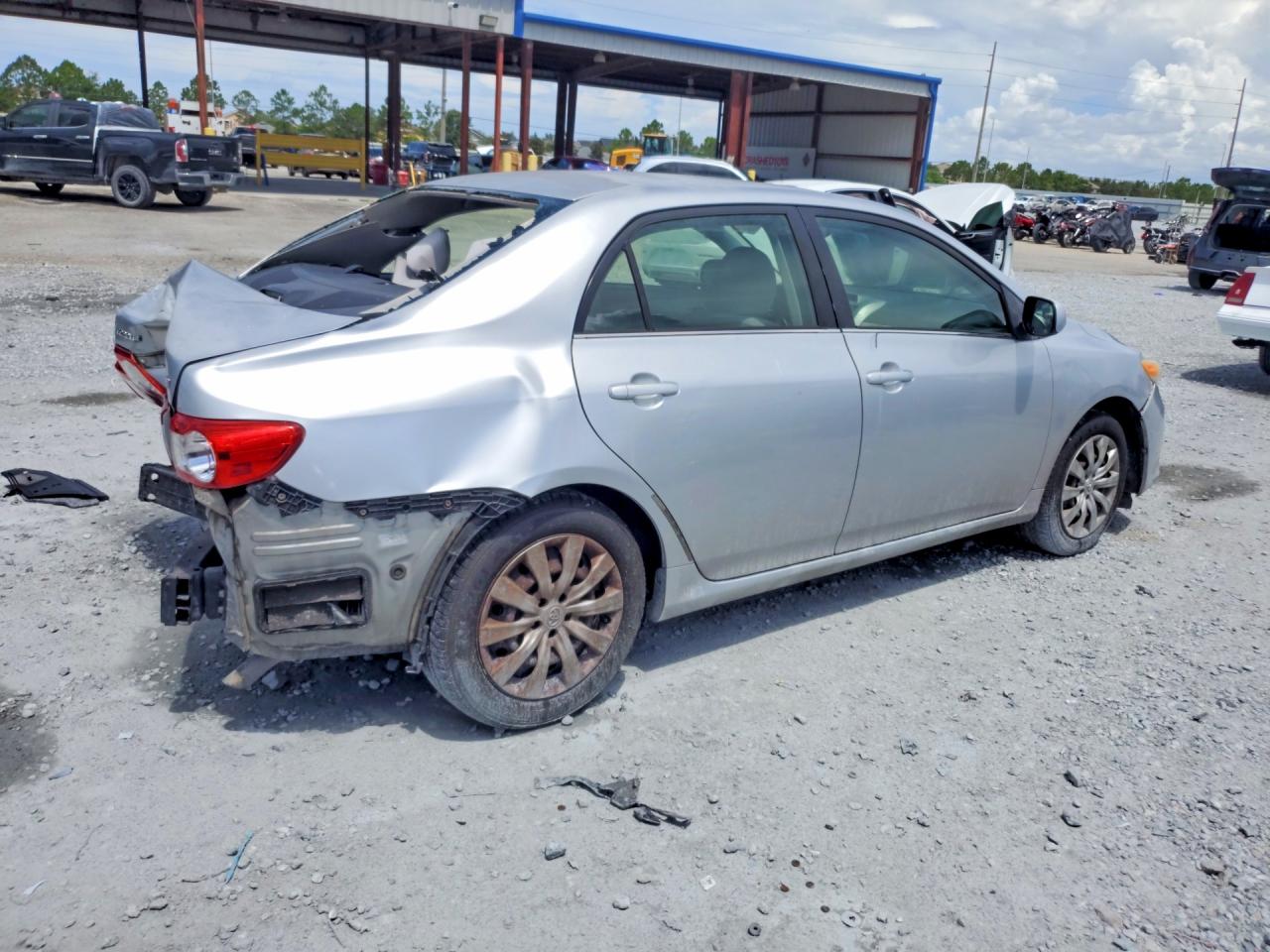 2013 Toyota Corolla Le Silver vin: JTDBU4EE6DJ122371
