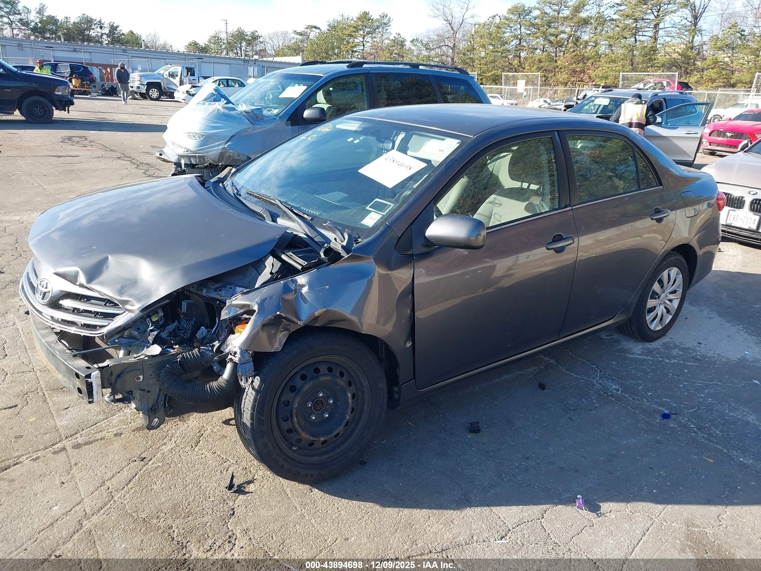 2013 Toyota Corolla Le Gray vin: JTDBU4EE6DJ123326