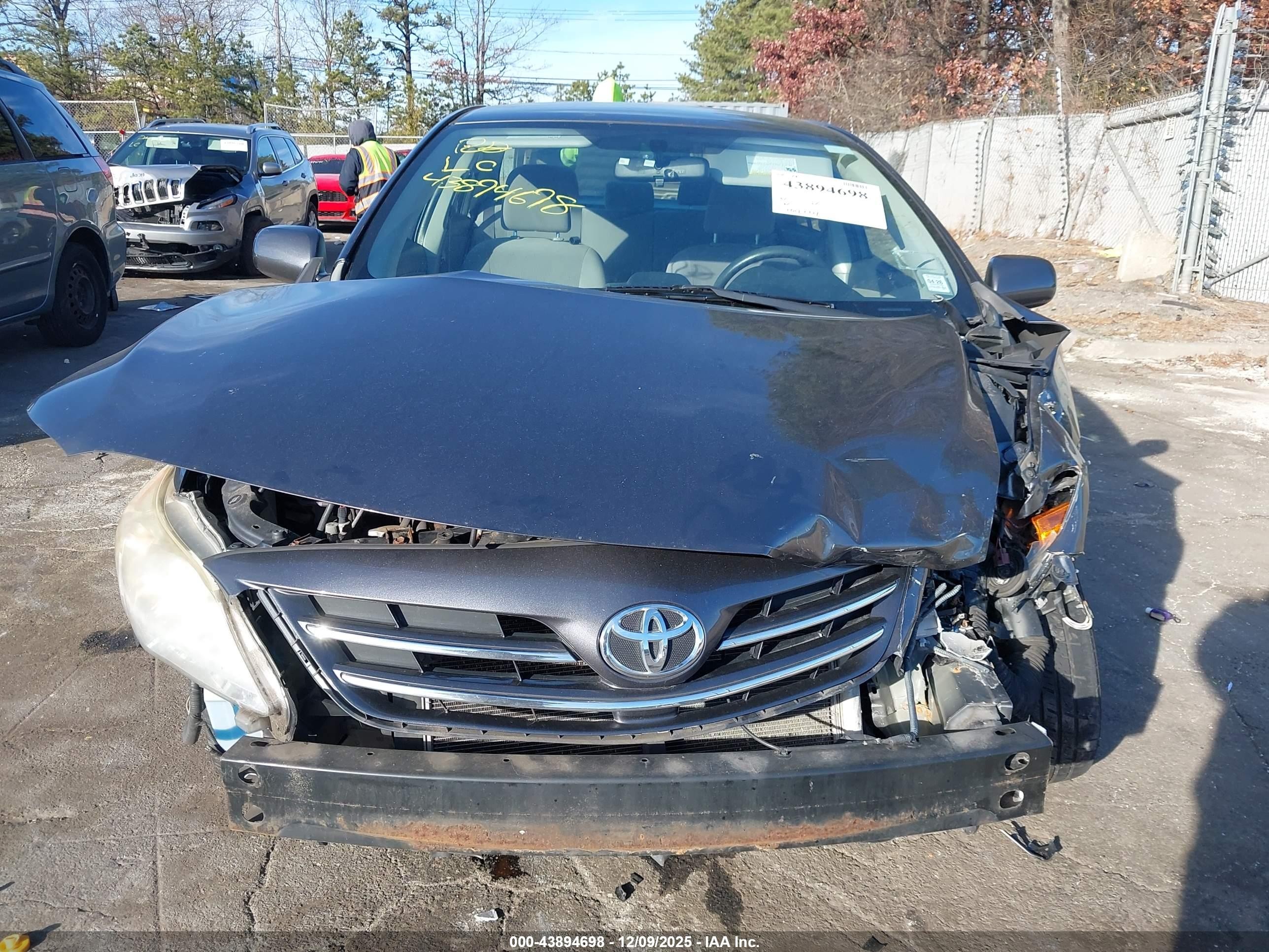 2013 Toyota Corolla Le Gray vin: JTDBU4EE6DJ123326