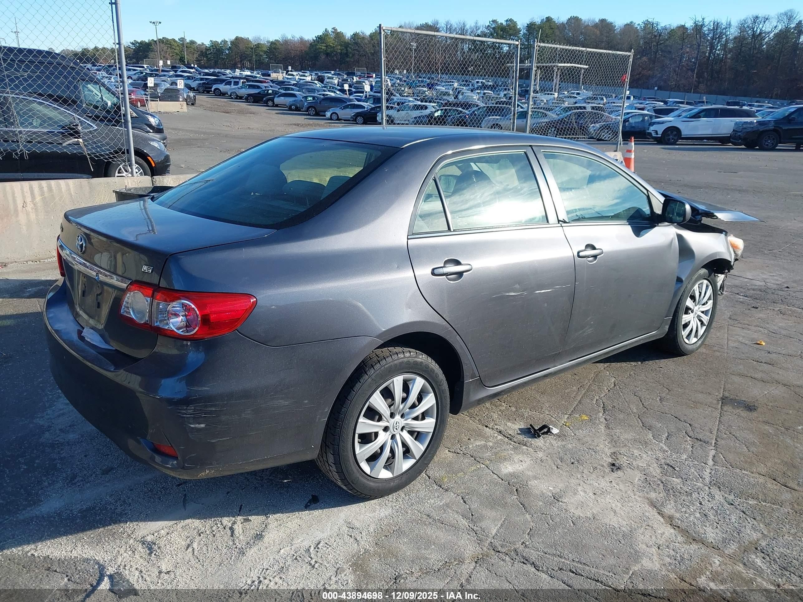 2013 Toyota Corolla Le Gray vin: JTDBU4EE6DJ123326
