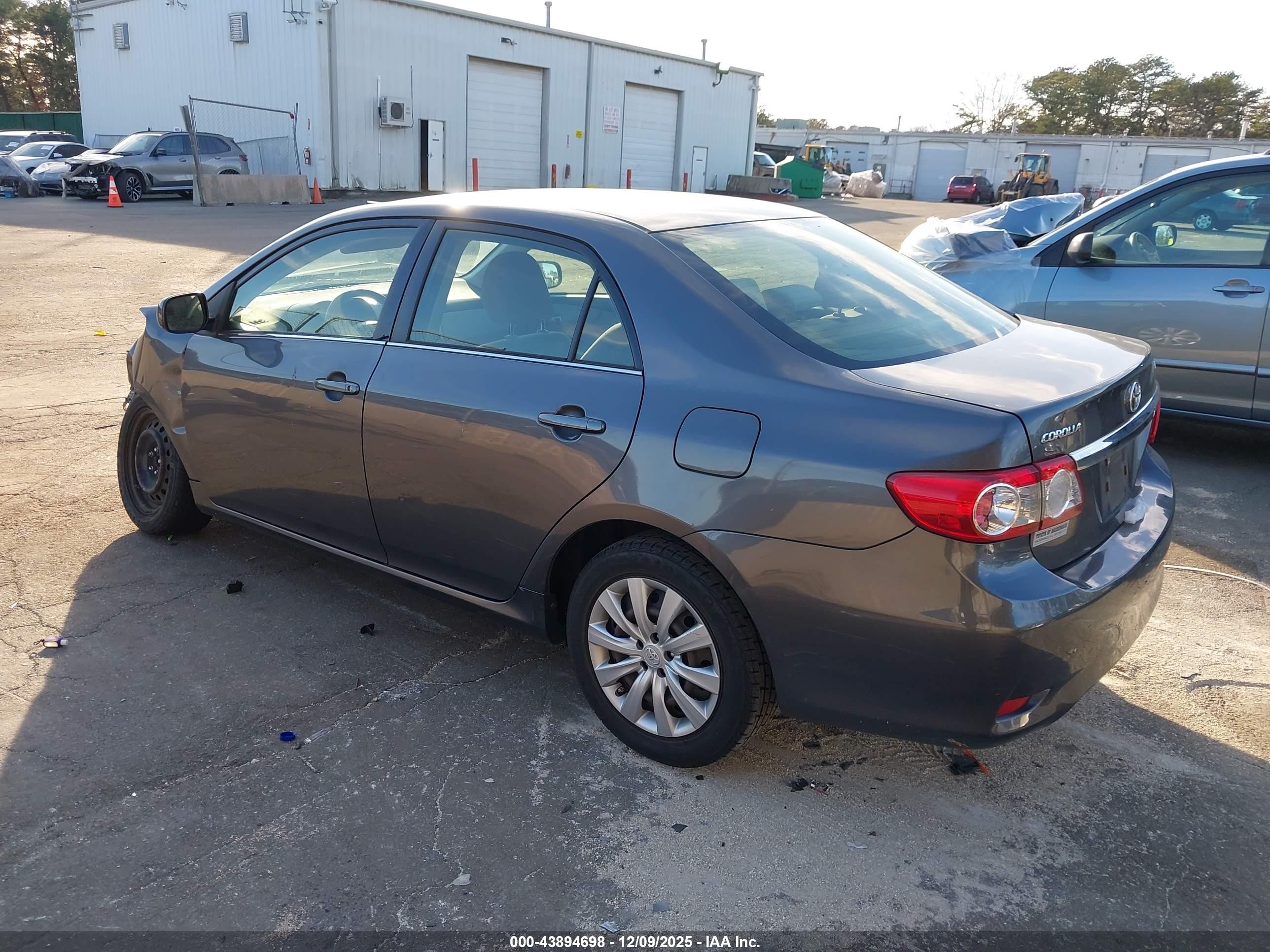 2013 Toyota Corolla Le Gray vin: JTDBU4EE6DJ123326