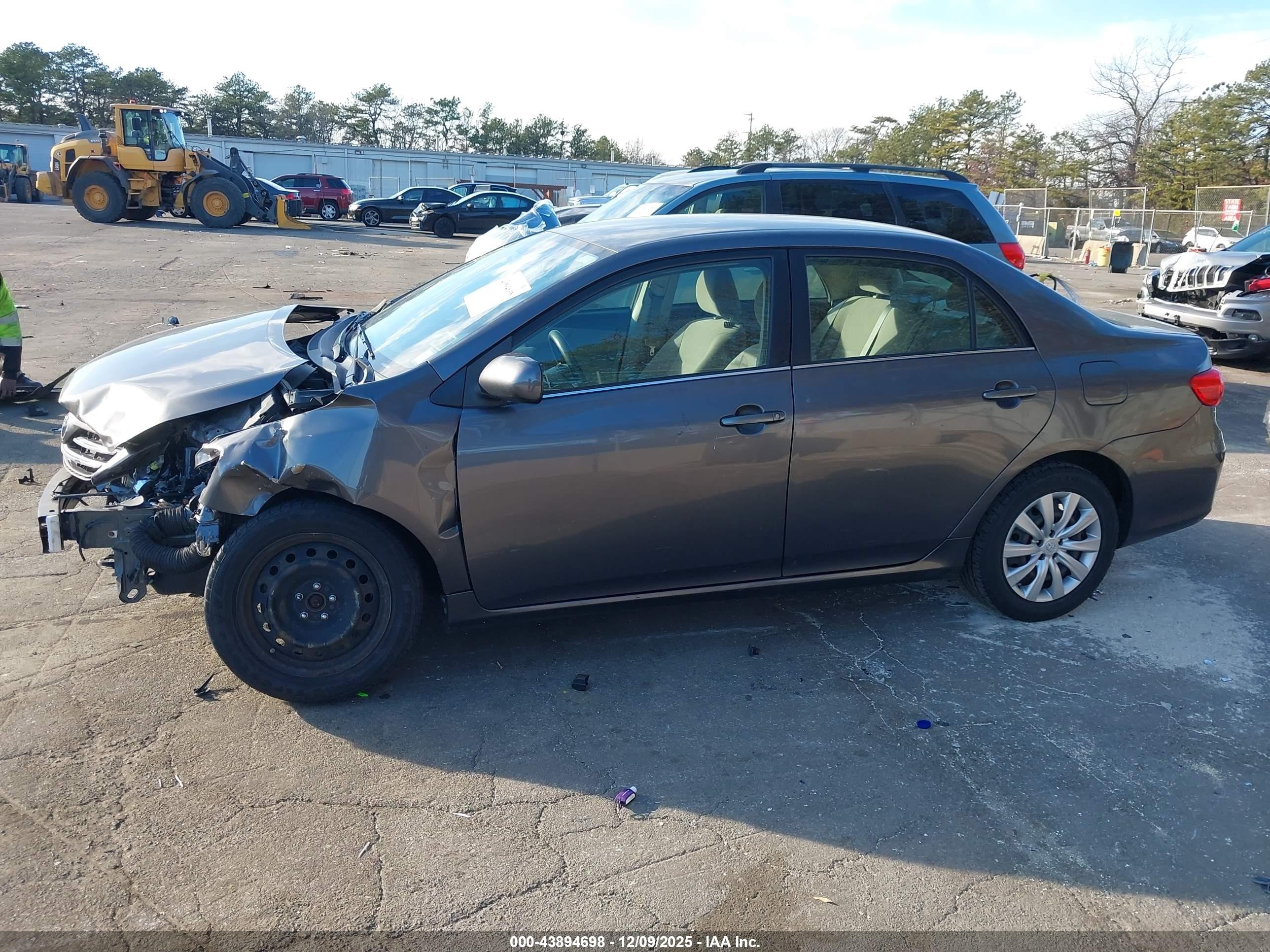 2013 Toyota Corolla Le Gray vin: JTDBU4EE6DJ123326