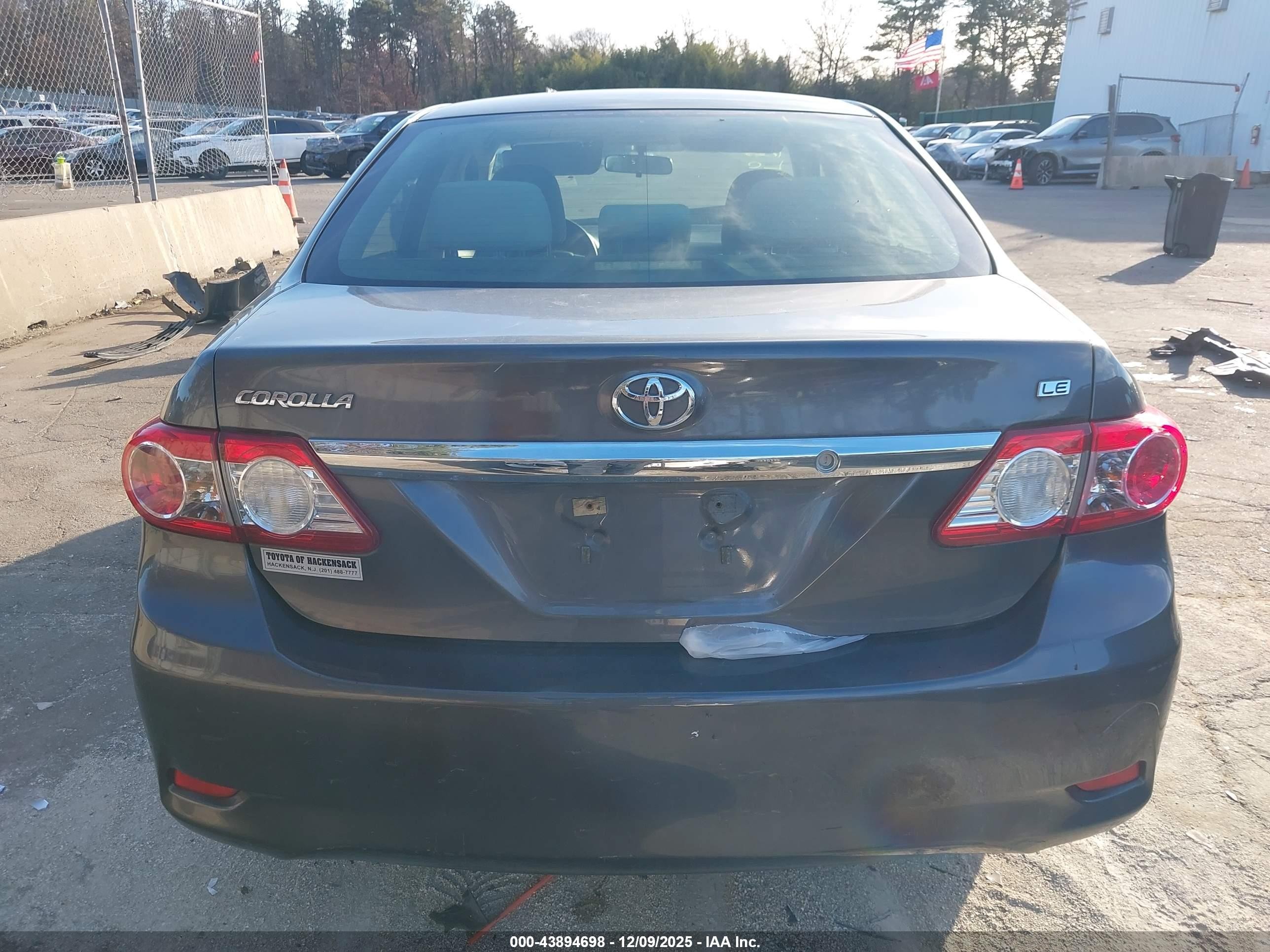 2013 Toyota Corolla Le Gray vin: JTDBU4EE6DJ123326
