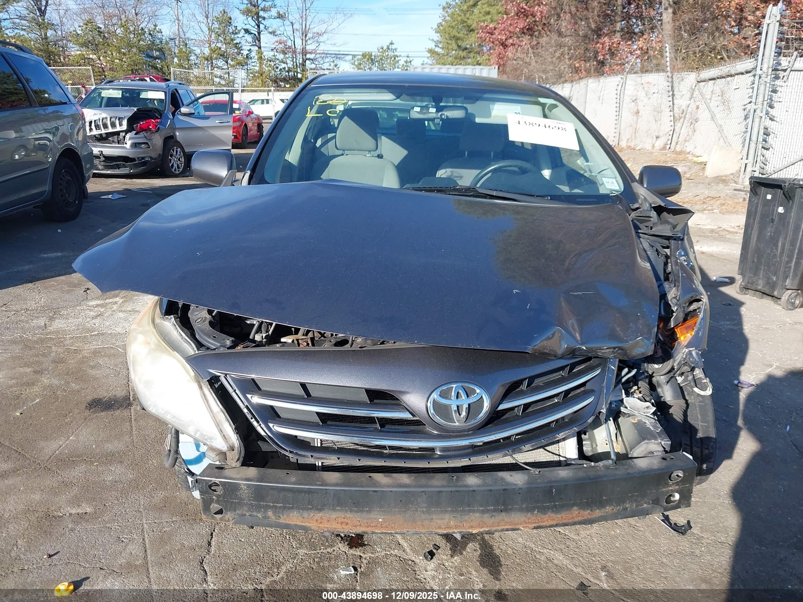 2013 Toyota Corolla Le Gray vin: JTDBU4EE6DJ123326