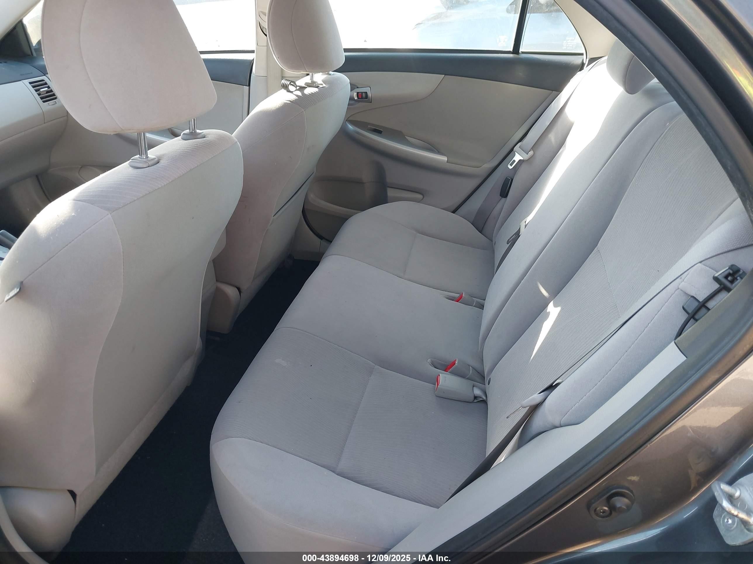 2013 Toyota Corolla Le Gray vin: JTDBU4EE6DJ123326