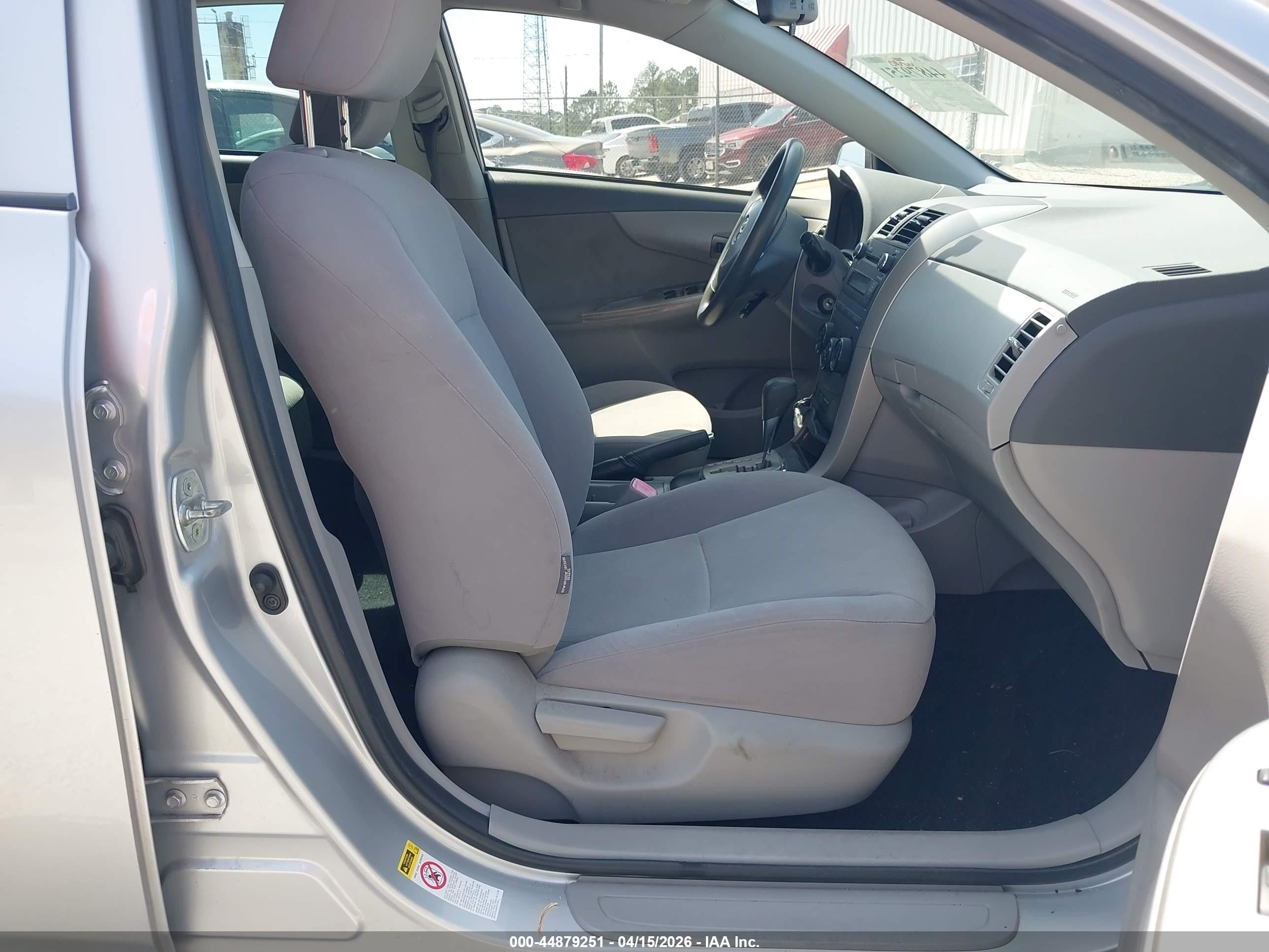 2010 Toyota Corolla Le Silver vin: JTDBU4EE7A9103972