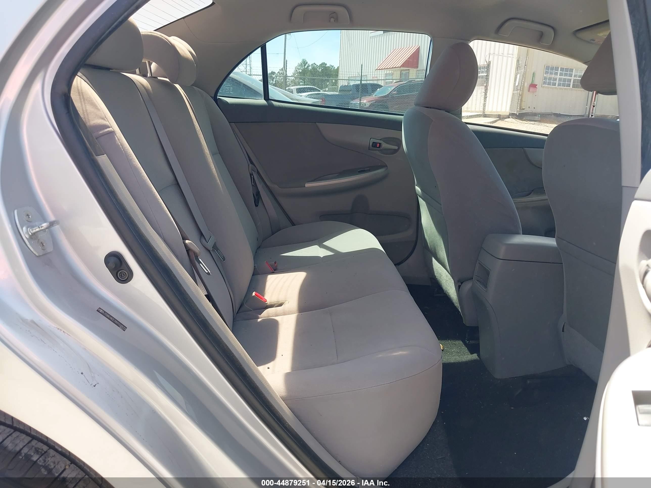2010 Toyota Corolla Le Silver vin: JTDBU4EE7A9103972