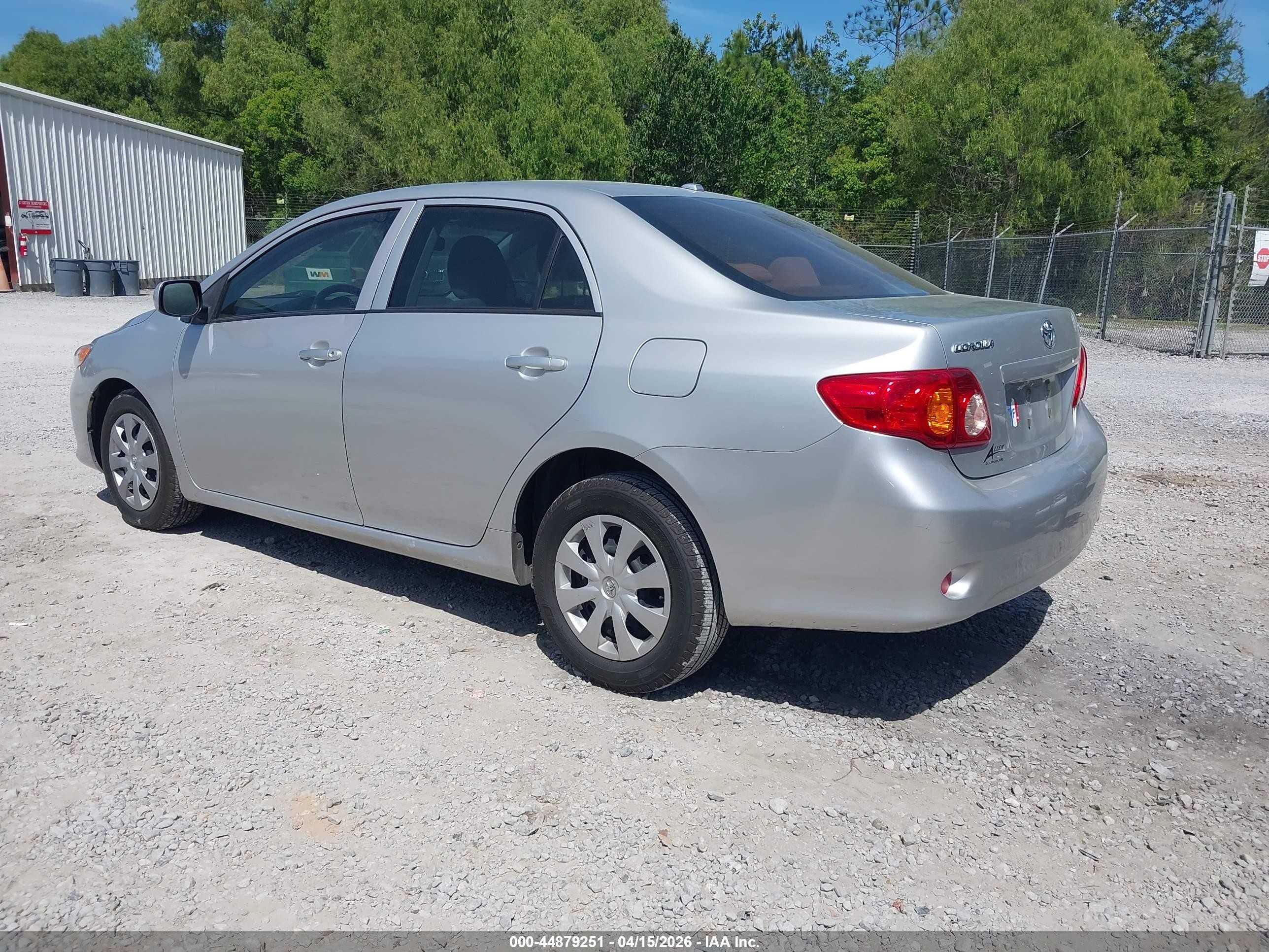 2010 Toyota Corolla Le Silver vin: JTDBU4EE7A9103972