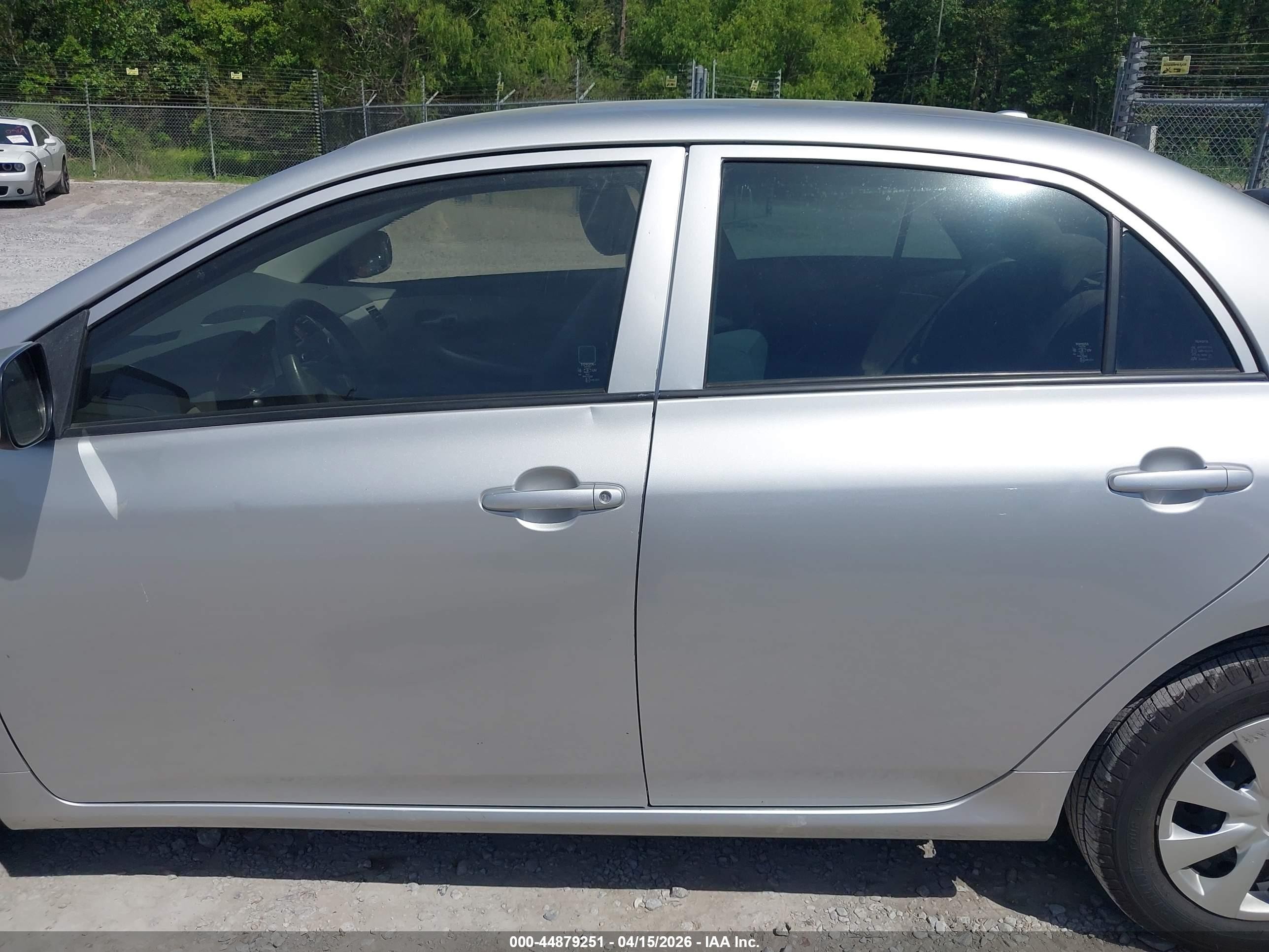 2010 Toyota Corolla Le Silver vin: JTDBU4EE7A9103972