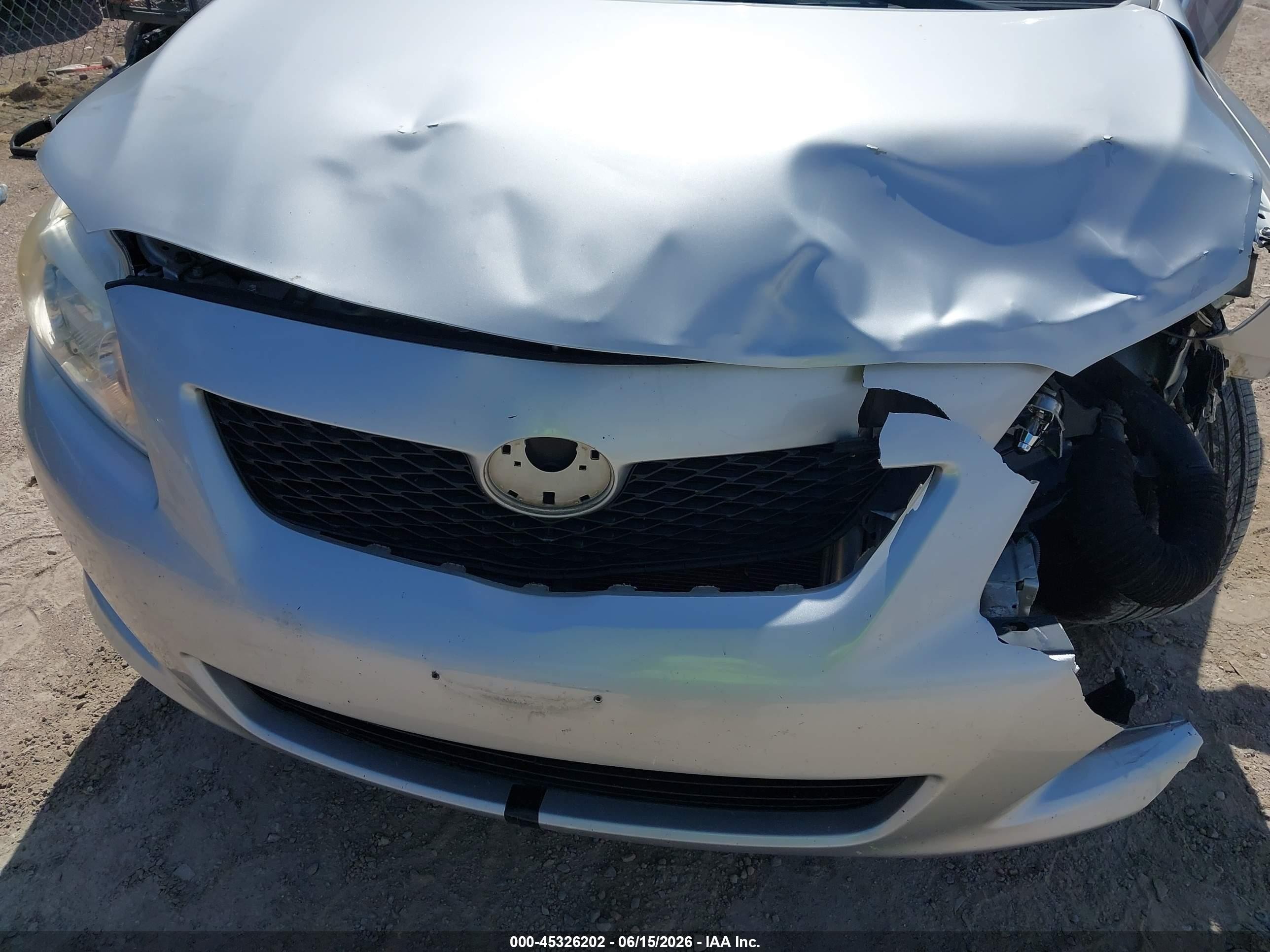 2010 Toyota Corolla Le Серебряный vin: JTDBU4EE7A9113885