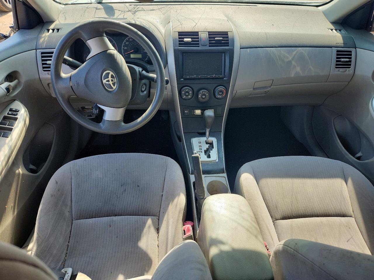 2010 Toyota Corolla Le Silver vin: JTDBU4EE7A9117354