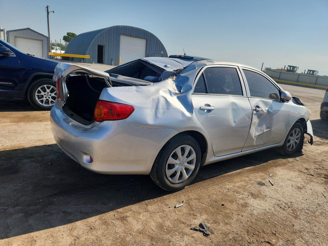2010 Toyota Corolla Le Silver vin: JTDBU4EE7A9117354