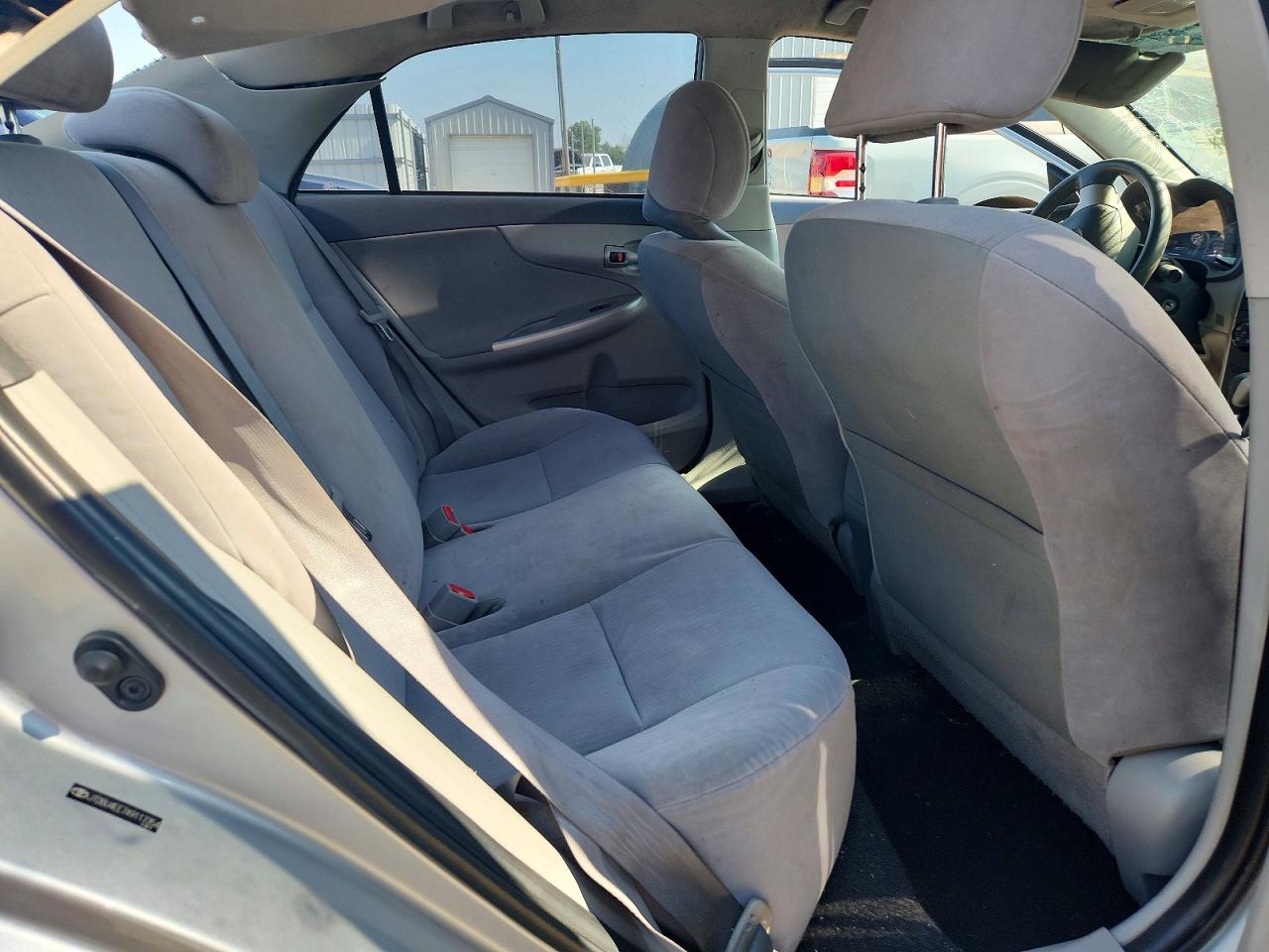 2010 Toyota Corolla Le Silver vin: JTDBU4EE7A9117354