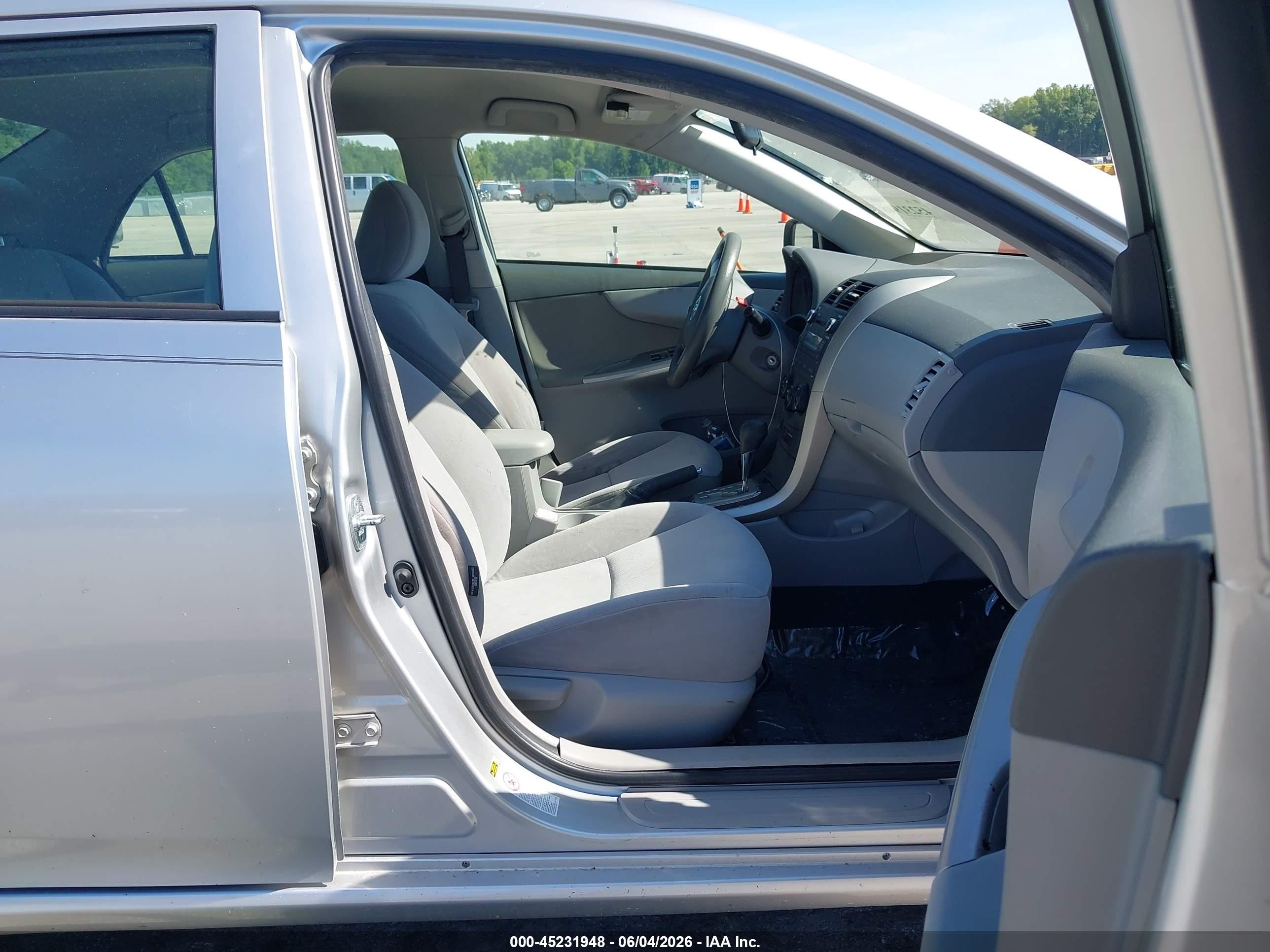 2010 Toyota Corolla Le Silver vin: JTDBU4EE7AJ067070
