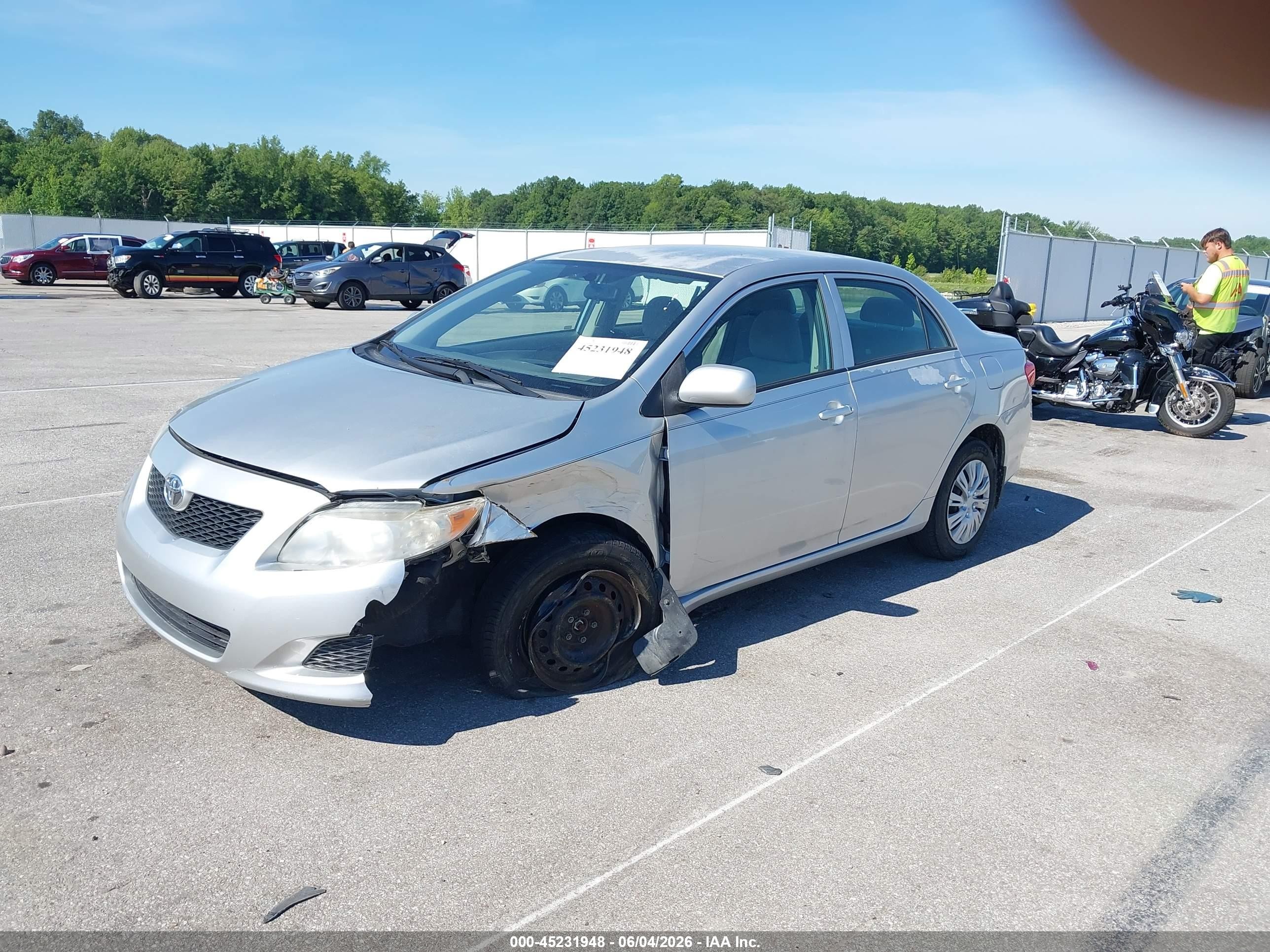 2010 Toyota Corolla Le Silver vin: JTDBU4EE7AJ067070