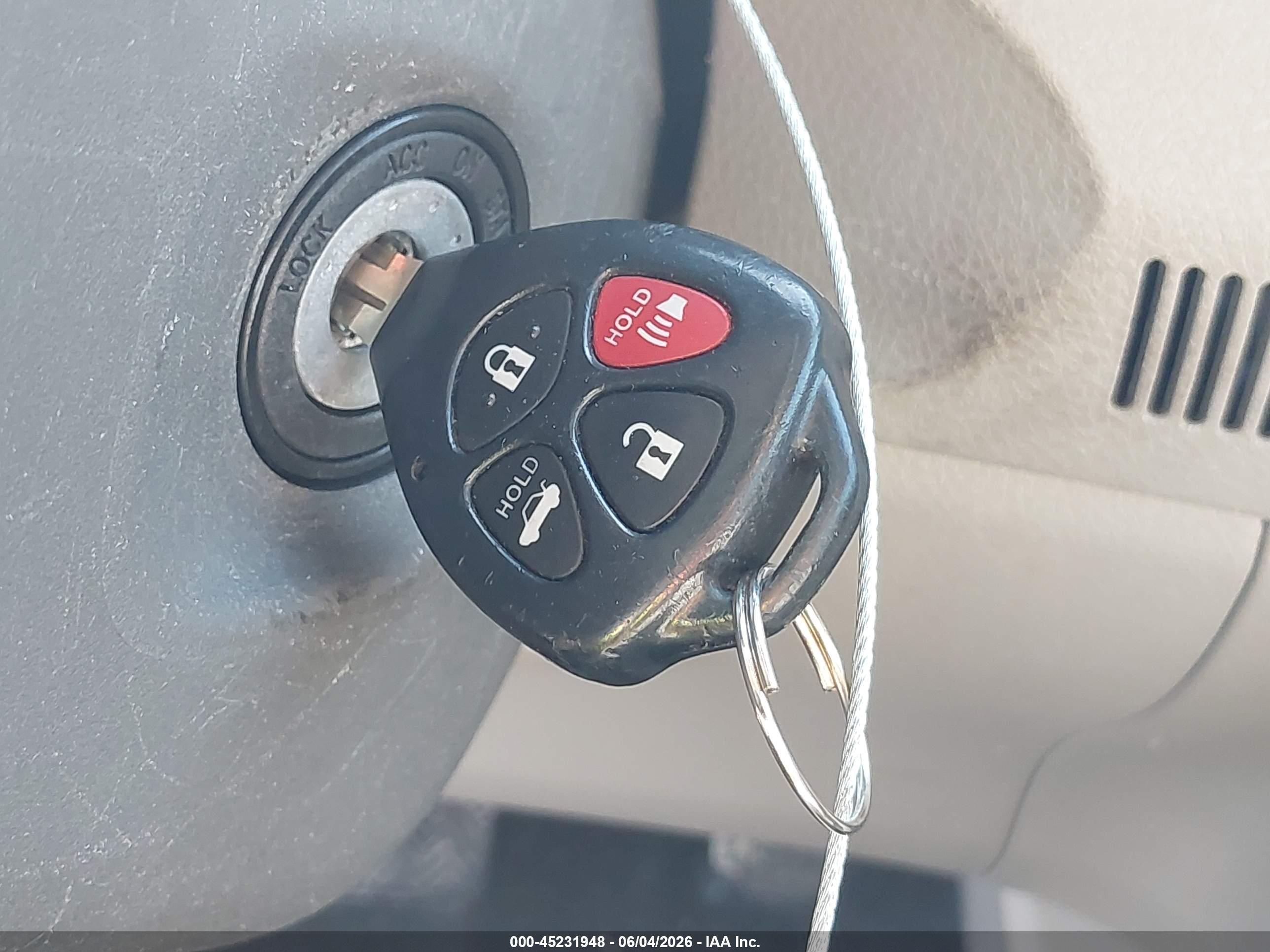 2010 Toyota Corolla Le Silver vin: JTDBU4EE7AJ067070