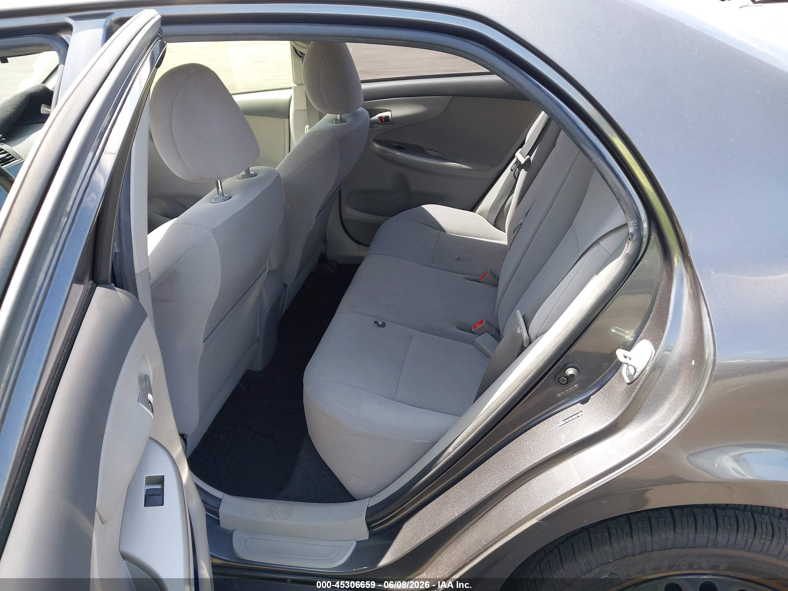 2010 Toyota Corolla Le Gray vin: JTDBU4EE7AJ072303