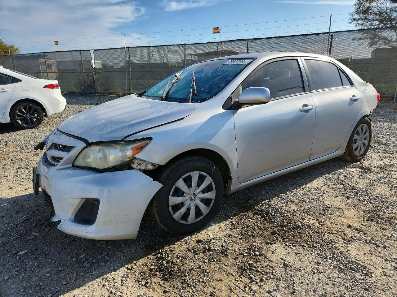 2011 Toyota Corolla Le Серебряный vin: JTDBU4EE7B9124287