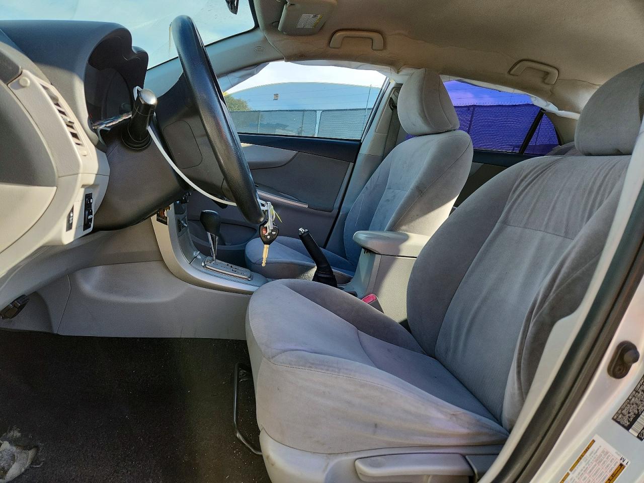 2011 Toyota Corolla Le Silver vin: JTDBU4EE7B9124287