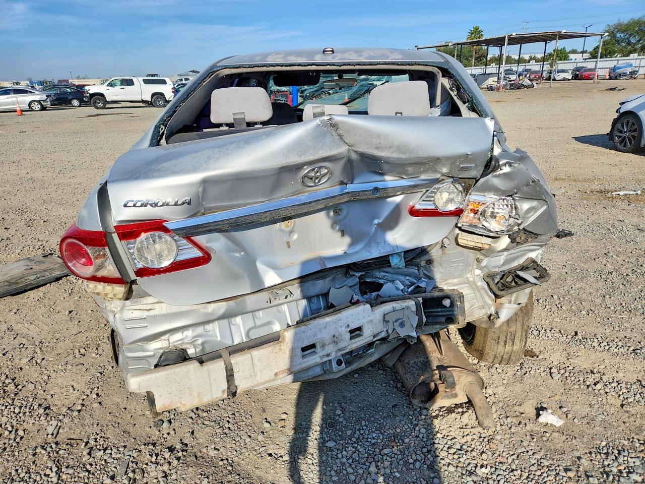 2011 Toyota Corolla Le Silver vin: JTDBU4EE7B9124287