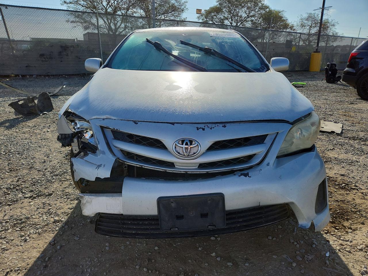 2011 Toyota Corolla Le Silver vin: JTDBU4EE7B9124287