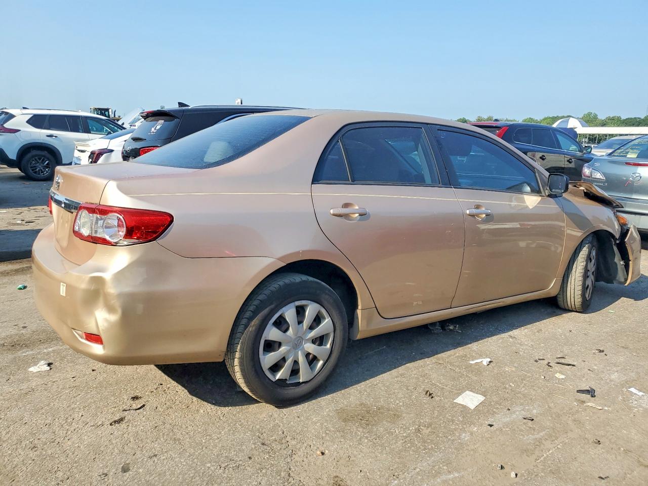 2011 Toyota Corolla Le Gold vin: JTDBU4EE7B9125875
